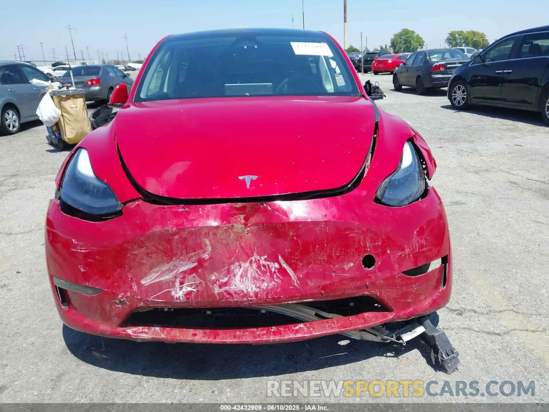 6 Photograph of a damaged car 7SAYGDEF6PF884673 TESLA MODEL Y 2023