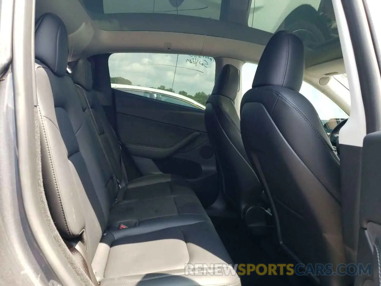 11 Photograph of a damaged car 7SAYGDEF6PF895866 TESLA MODEL Y 2023