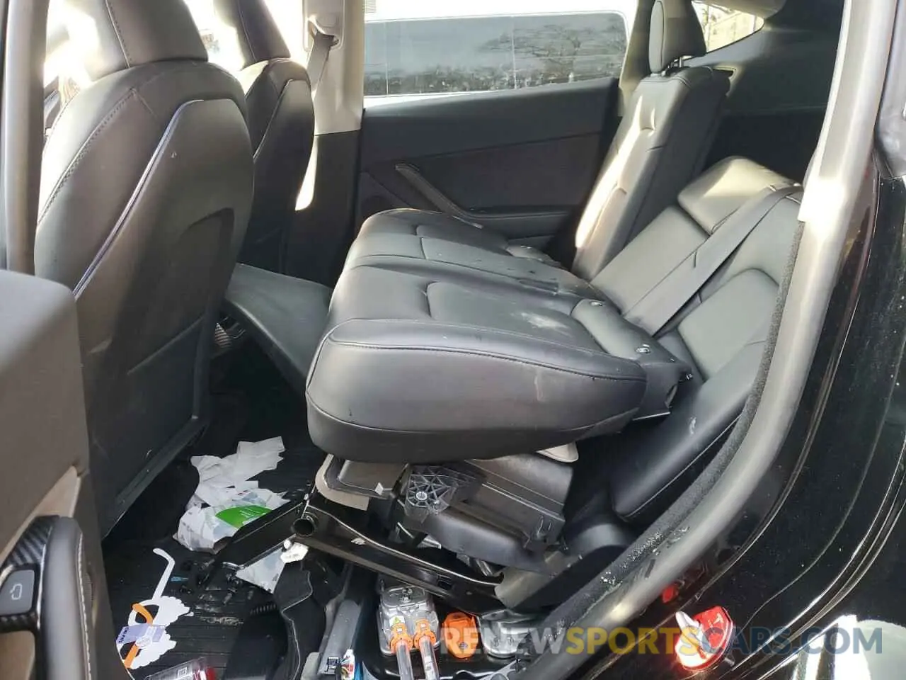 10 Photograph of a damaged car 7SAYGDEF6PF943267 TESLA MODEL Y 2023