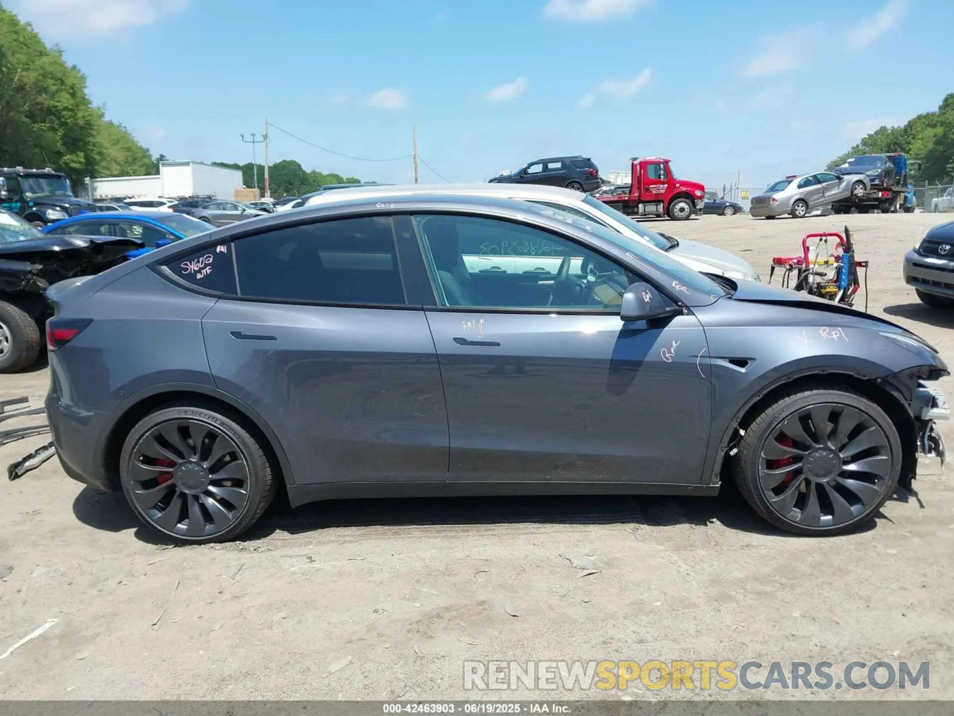 13 Фотография поврежденного автомобиля 7SAYGDEF7PF700602 TESLA MODEL Y 2023