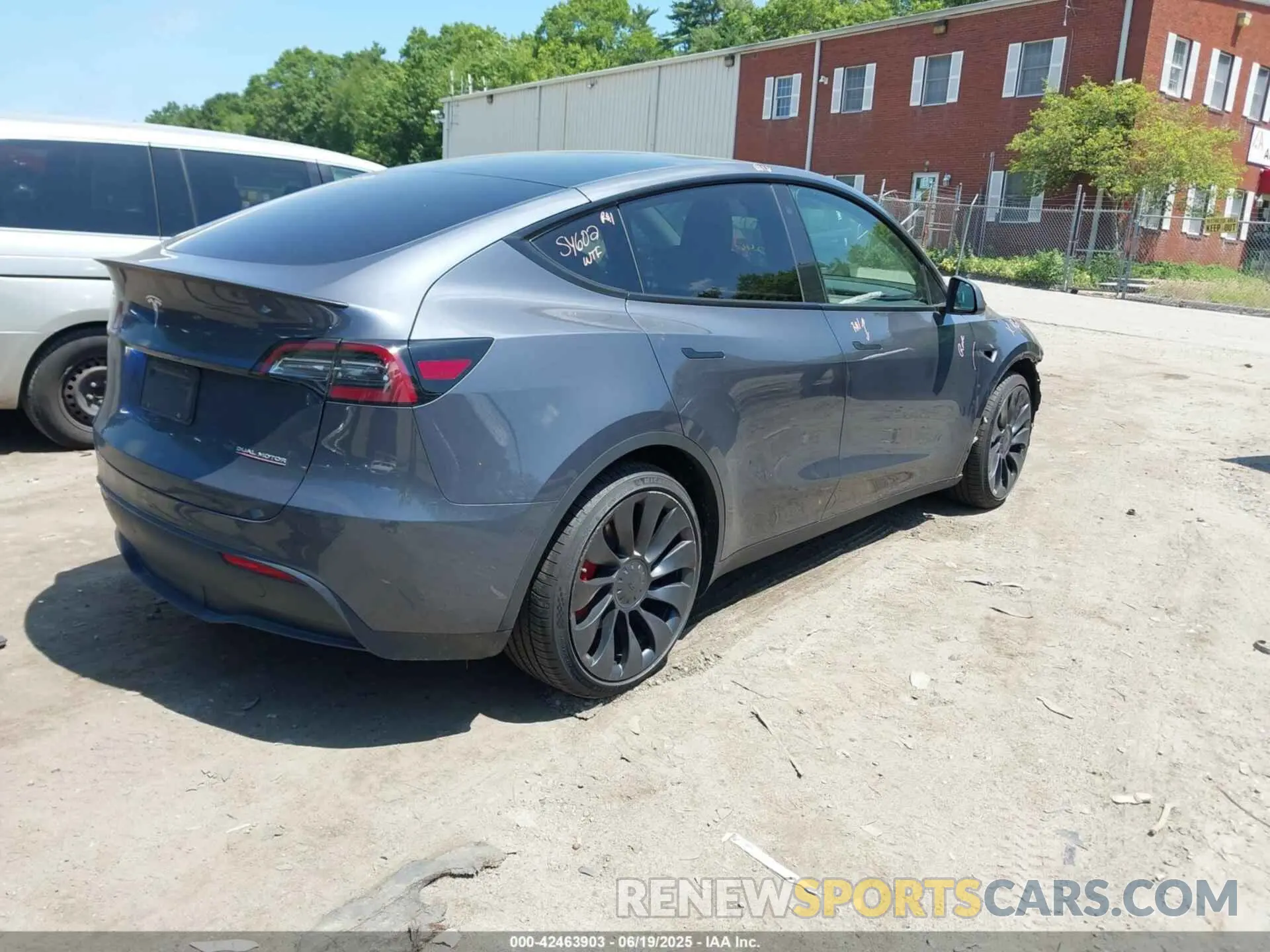 4 Фотография поврежденного автомобиля 7SAYGDEF7PF700602 TESLA MODEL Y 2023