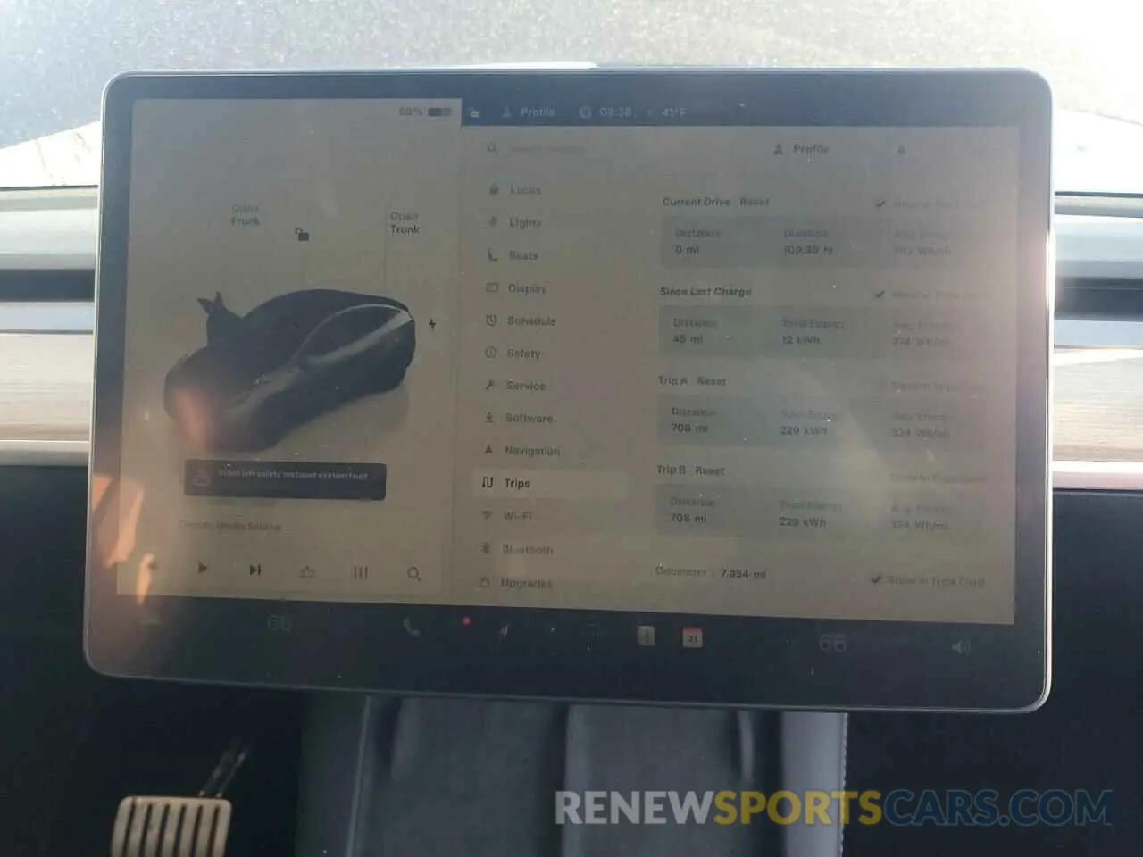 9 Photograph of a damaged car 7SAYGDEF7PF980277 TESLA MODEL Y 2023