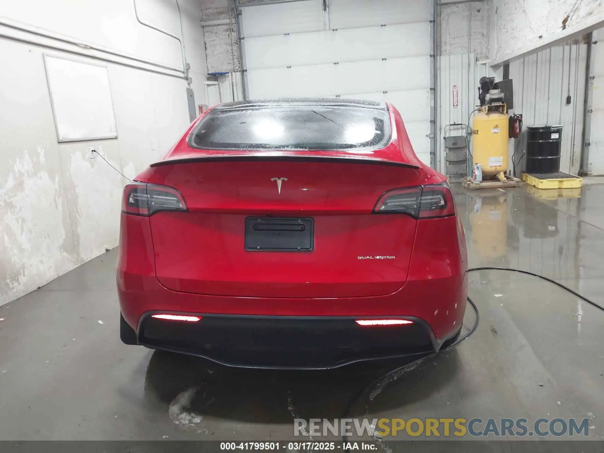 17 Фотография поврежденного автомобиля 7SAYGDEF8PF586142 TESLA MODEL Y 2023