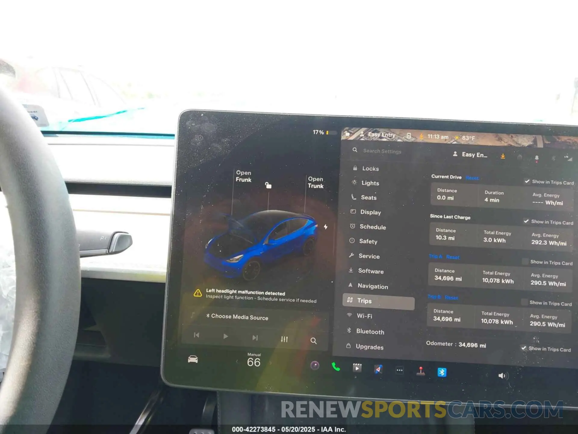 17 Photograph of a damaged car 7SAYGDEF8PF592152 TESLA MODEL Y 2023