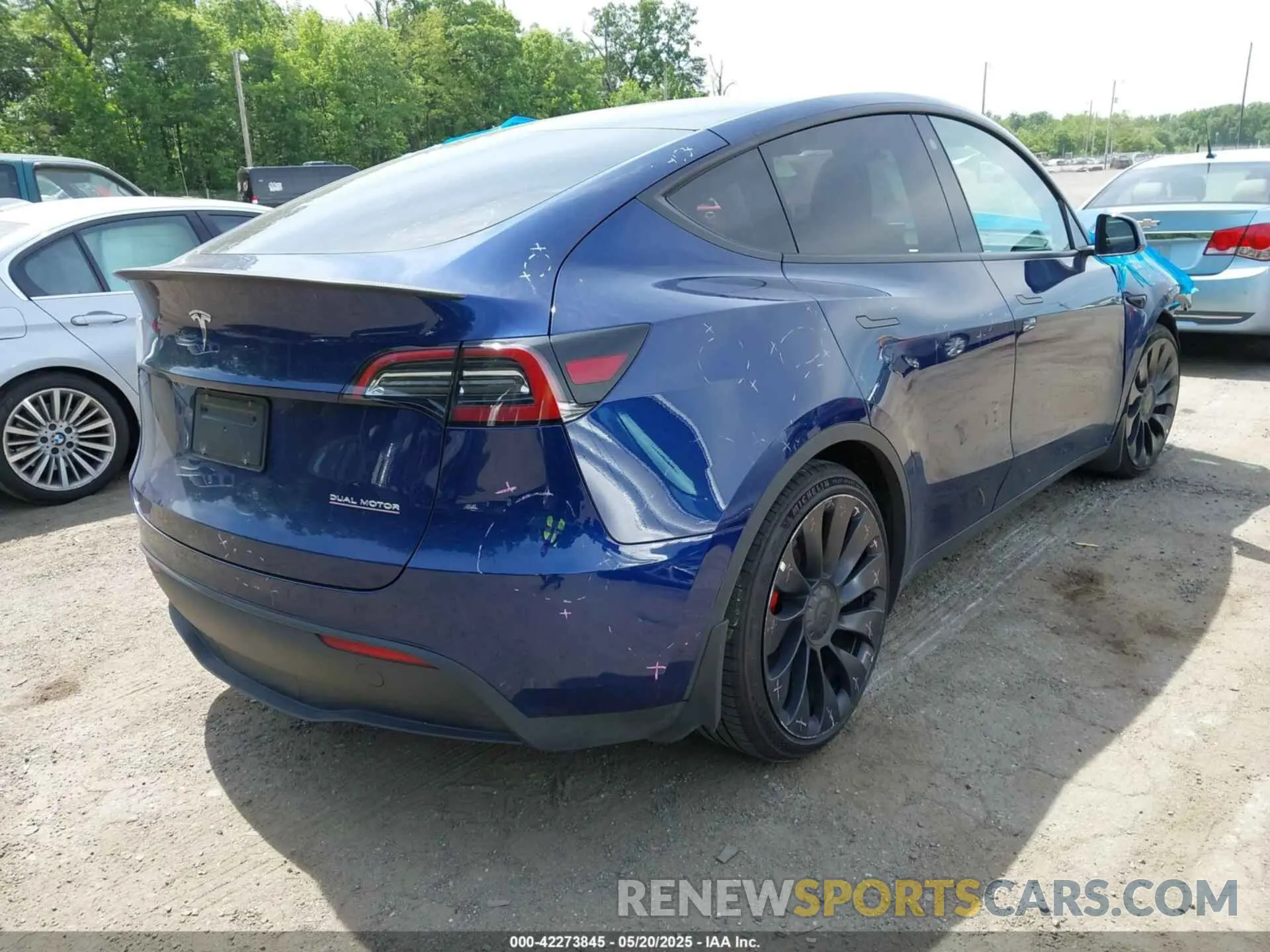 4 Photograph of a damaged car 7SAYGDEF8PF592152 TESLA MODEL Y 2023