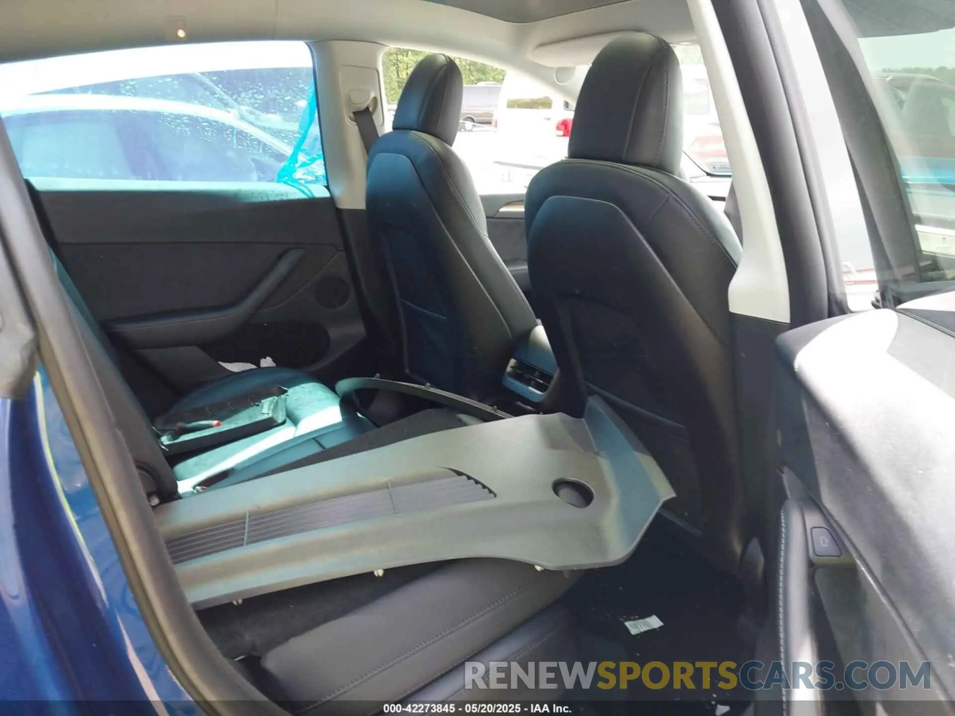 8 Photograph of a damaged car 7SAYGDEF8PF592152 TESLA MODEL Y 2023