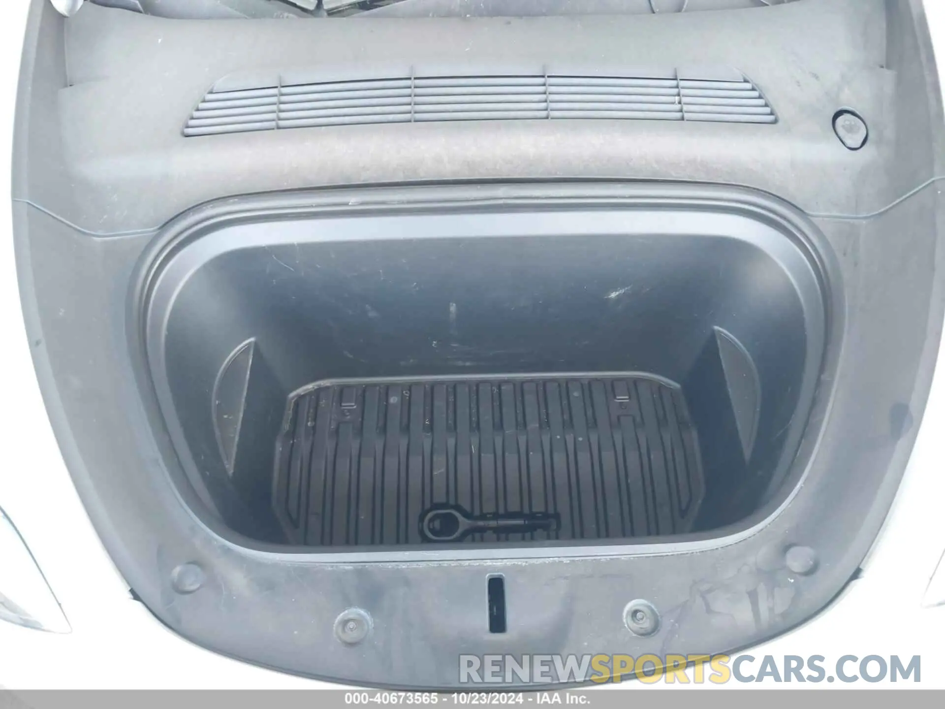 10 Photograph of a damaged car 7SAYGDEF8PF740641 TESLA MODEL Y 2023