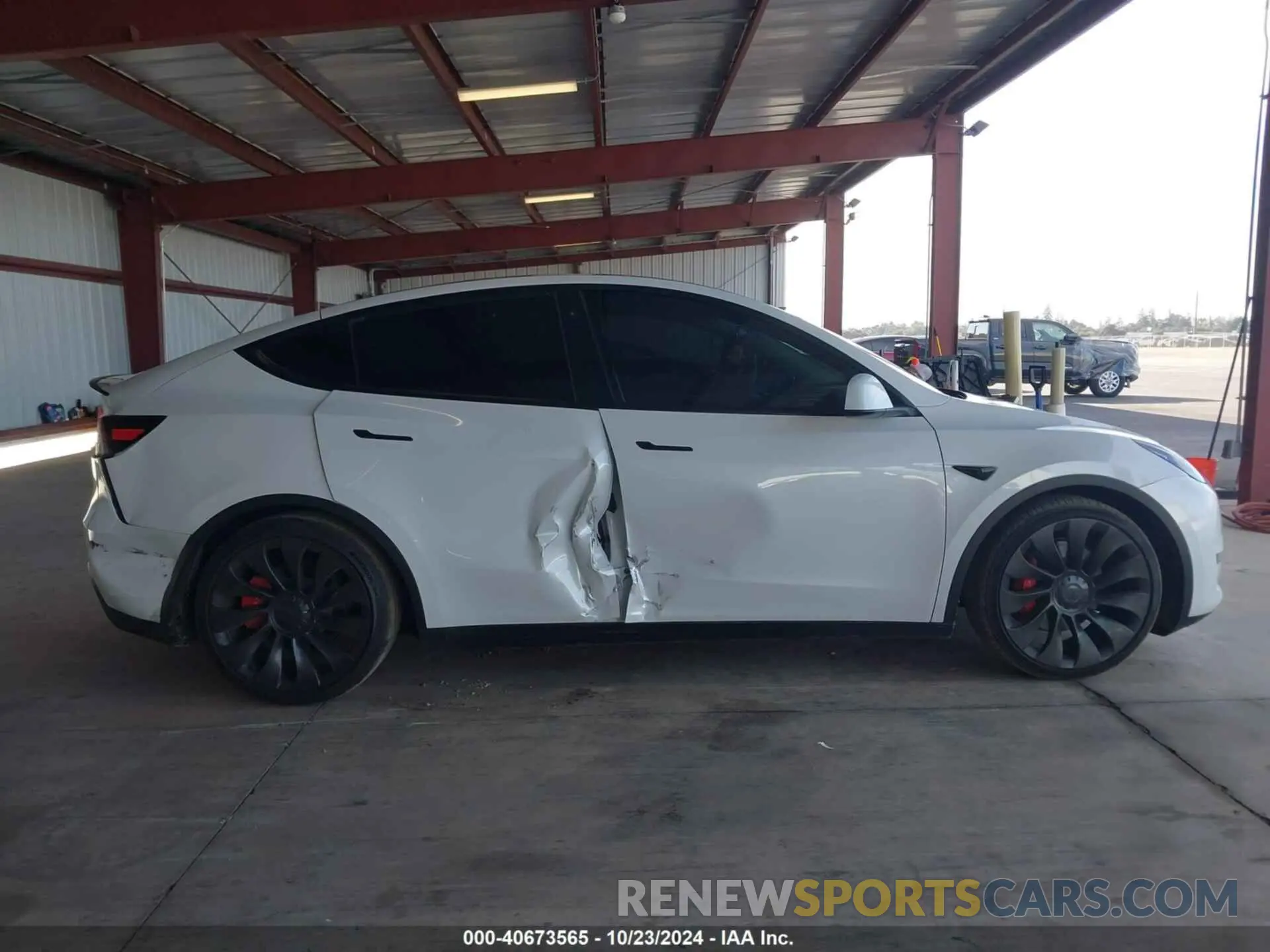 13 Photograph of a damaged car 7SAYGDEF8PF740641 TESLA MODEL Y 2023
