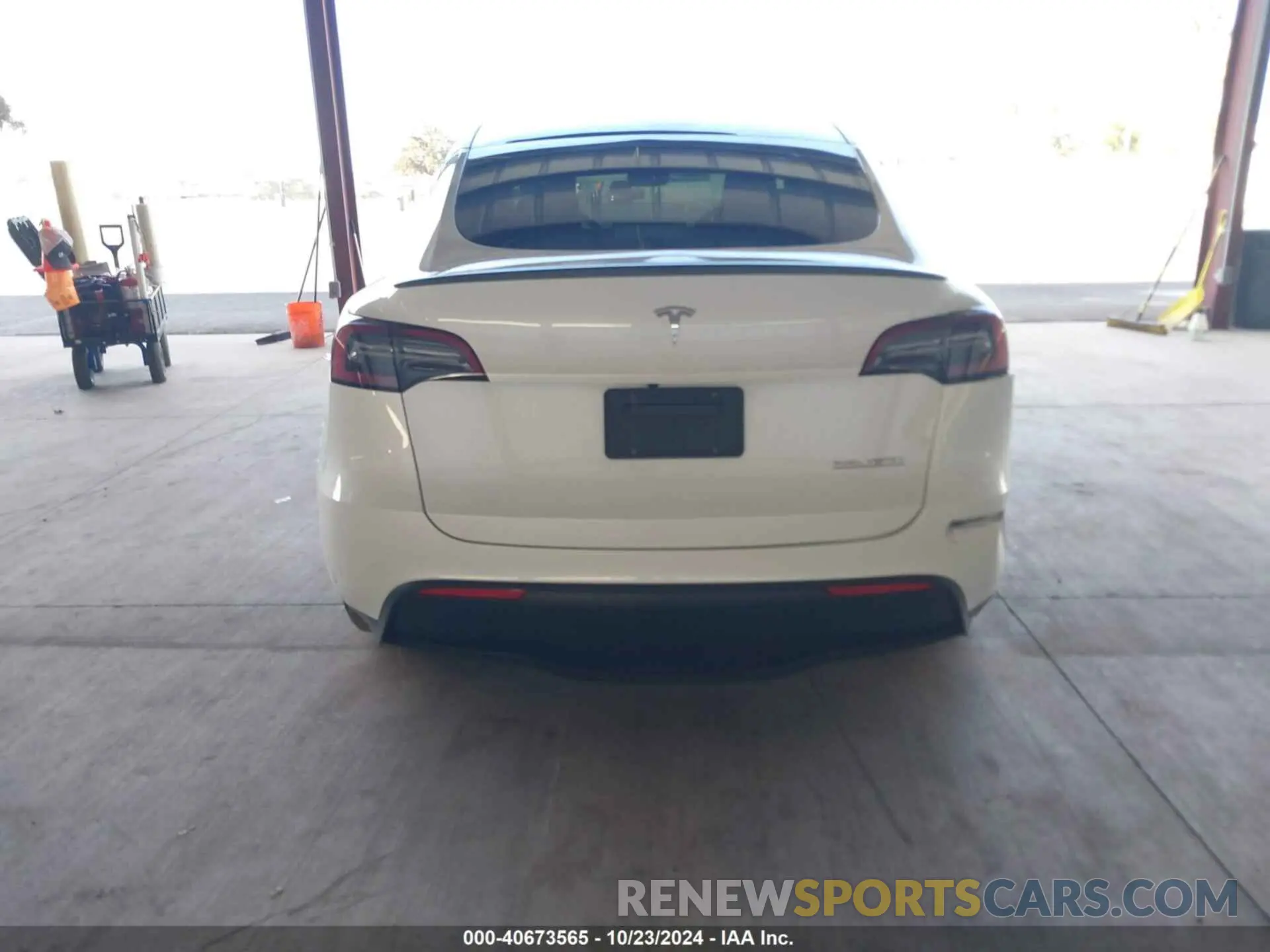 16 Photograph of a damaged car 7SAYGDEF8PF740641 TESLA MODEL Y 2023