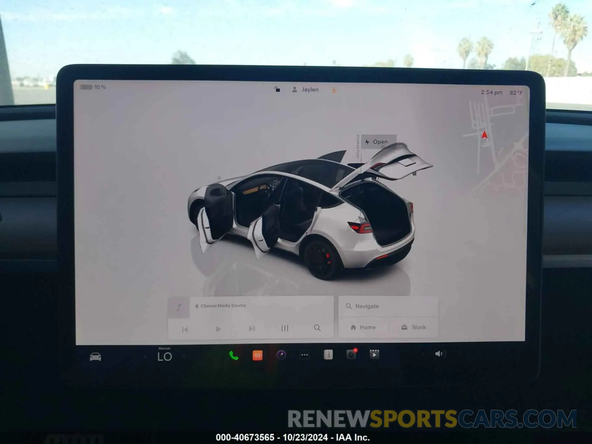 18 Photograph of a damaged car 7SAYGDEF8PF740641 TESLA MODEL Y 2023