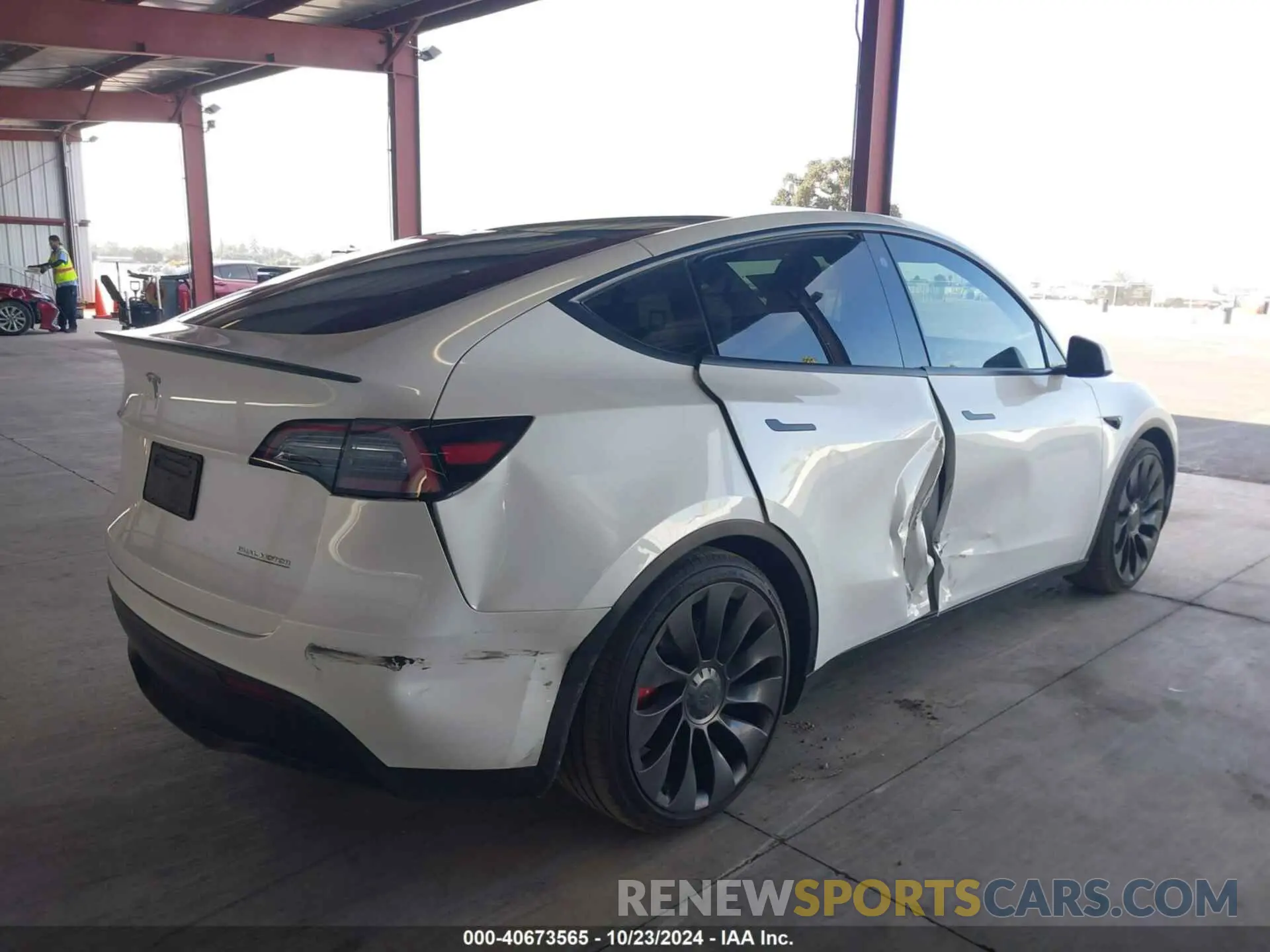 4 Photograph of a damaged car 7SAYGDEF8PF740641 TESLA MODEL Y 2023