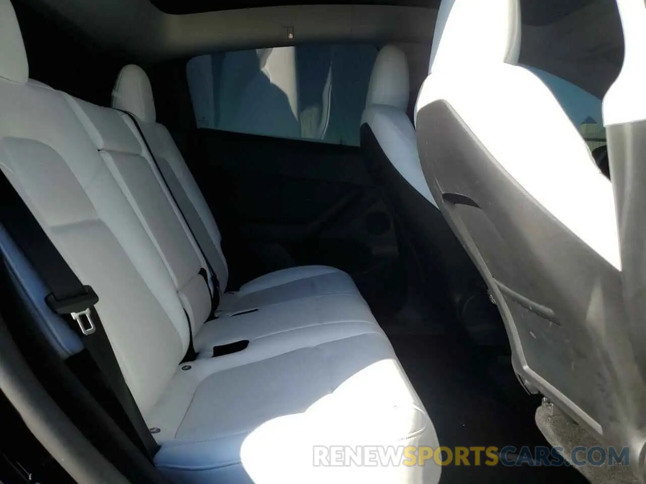 10 Photograph of a damaged car 7SAYGDEF8PF776345 TESLA MODEL Y 2023