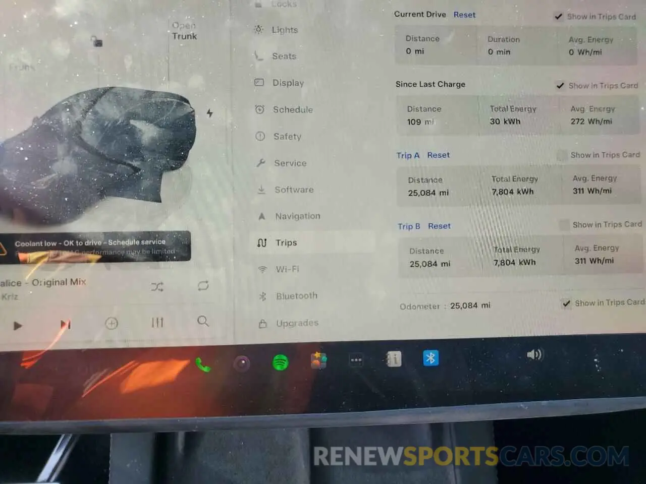 9 Photograph of a damaged car 7SAYGDEF8PF884514 TESLA MODEL Y 2023