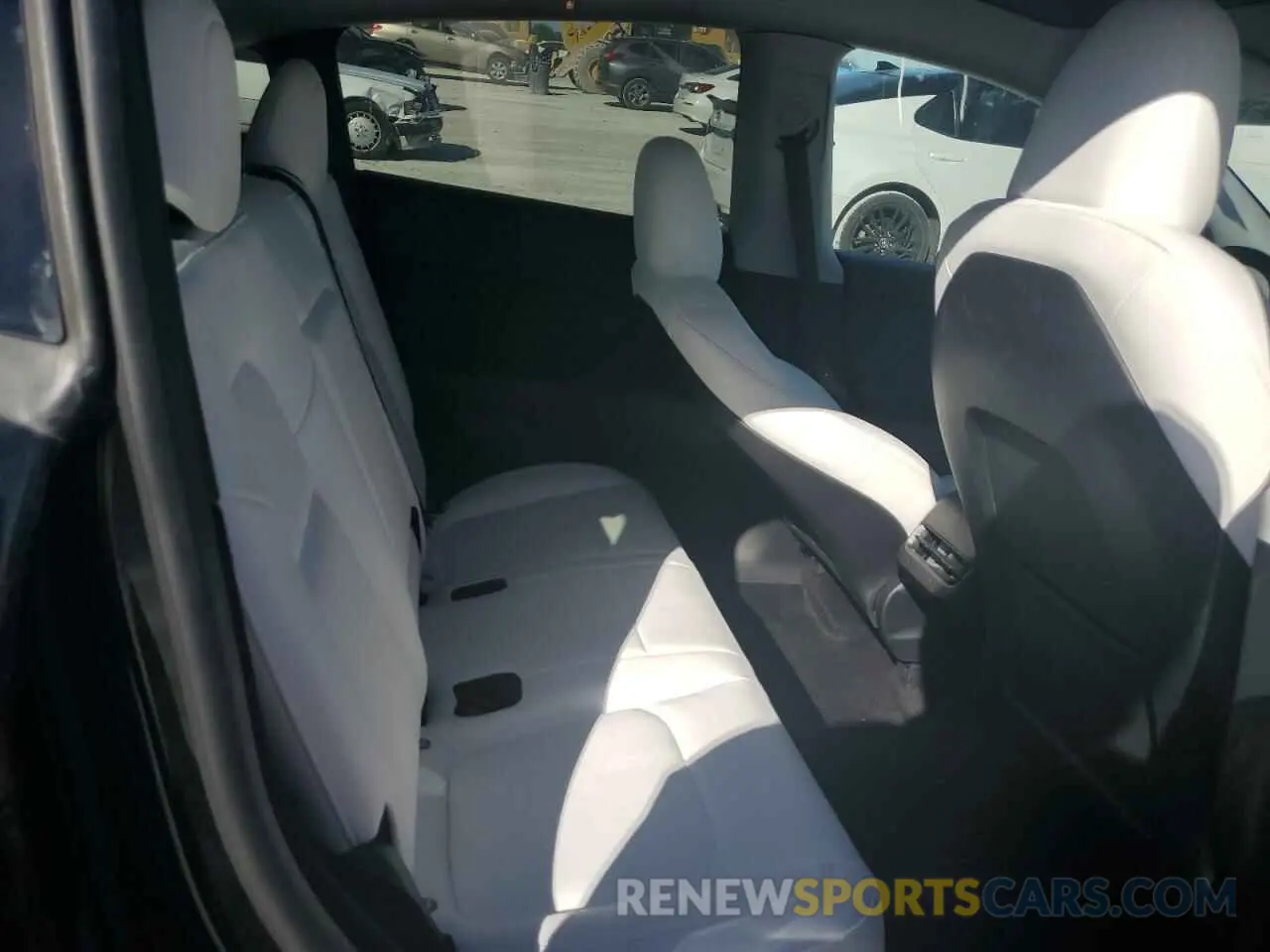 10 Photograph of a damaged car 7SAYGDEF8PF921402 TESLA MODEL Y 2023
