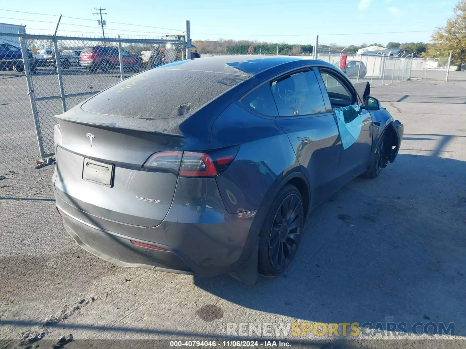 4 Photograph of a damaged car 7SAYGDEF9PF613140 TESLA MODEL Y 2023