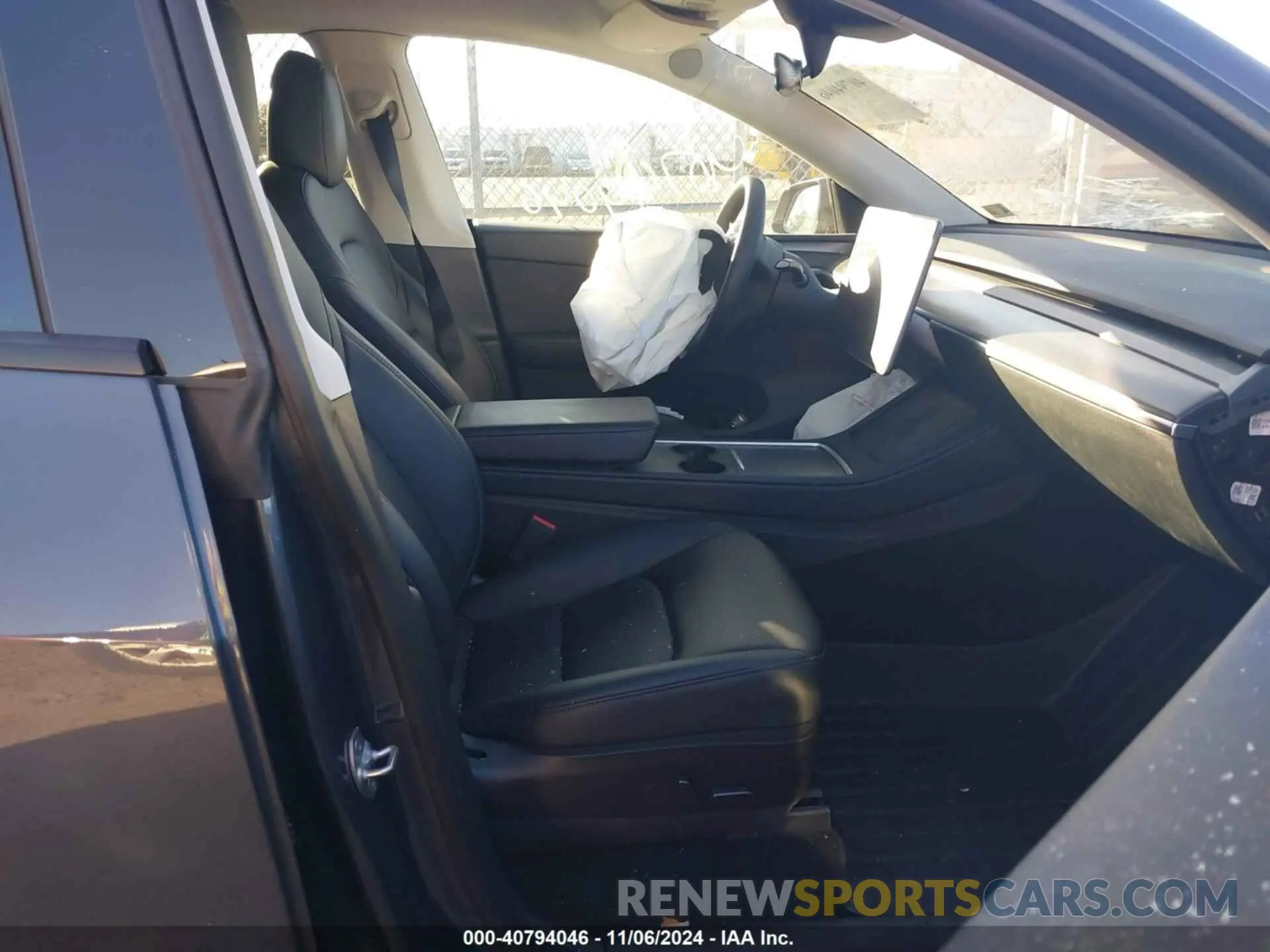 5 Photograph of a damaged car 7SAYGDEF9PF613140 TESLA MODEL Y 2023