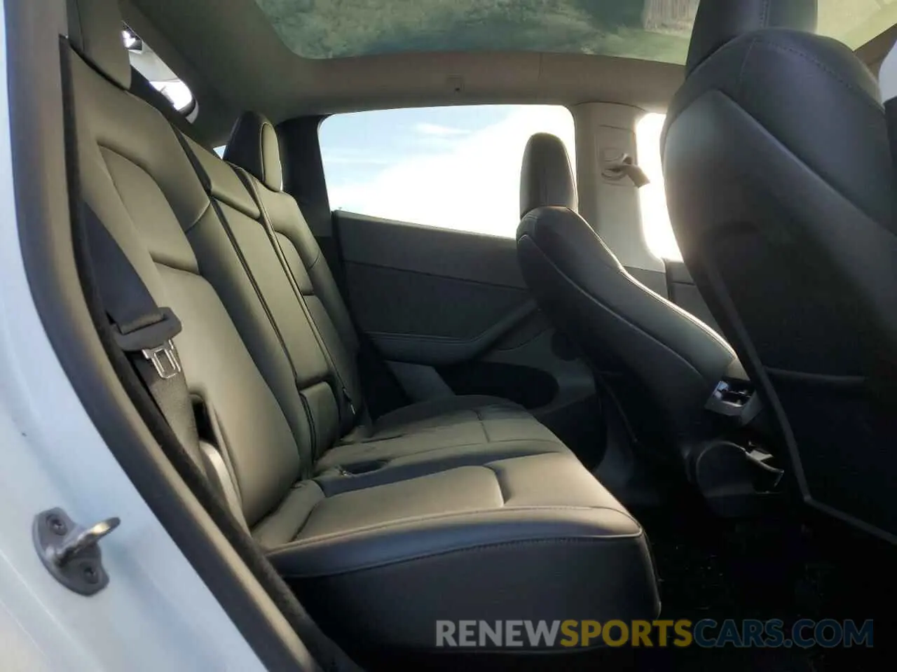 10 Photograph of a damaged car 7SAYGDEF9PF768738 TESLA MODEL Y 2023