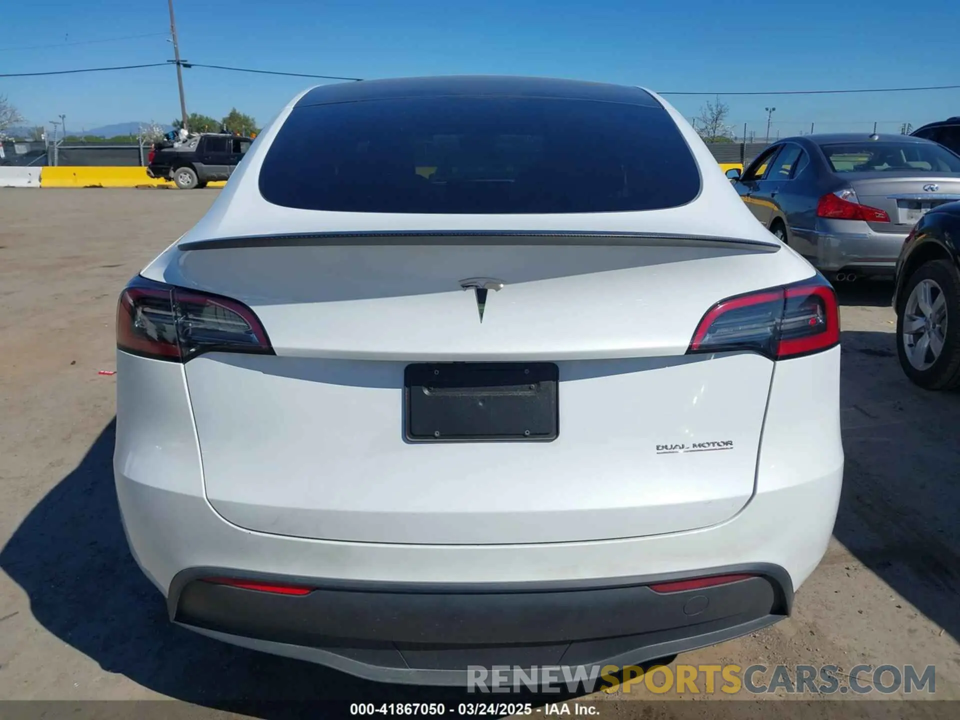 17 Фотография поврежденного автомобиля 7SAYGDEF9PF787497 TESLA MODEL Y 2023