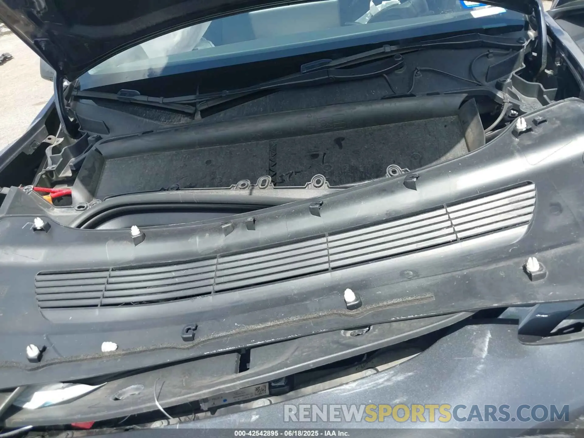 10 Photograph of a damaged car 7SAYGDEF9PF940492 TESLA MODEL Y 2023