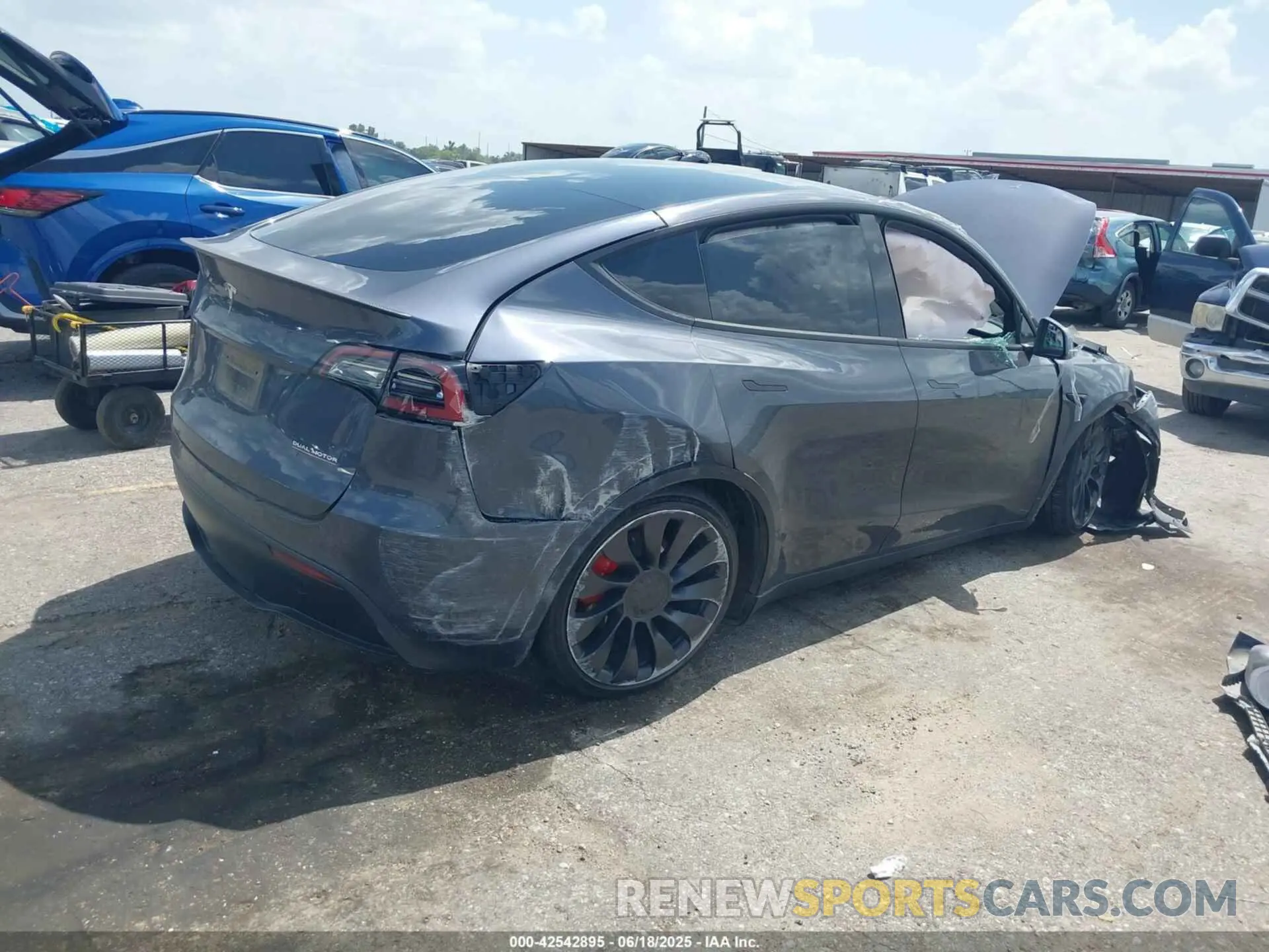 4 Photograph of a damaged car 7SAYGDEF9PF940492 TESLA MODEL Y 2023