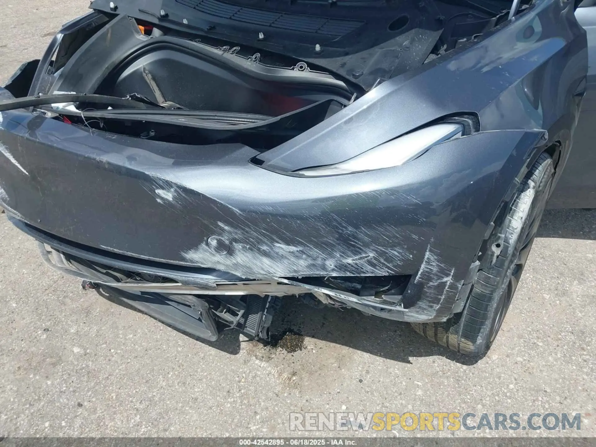 6 Photograph of a damaged car 7SAYGDEF9PF940492 TESLA MODEL Y 2023