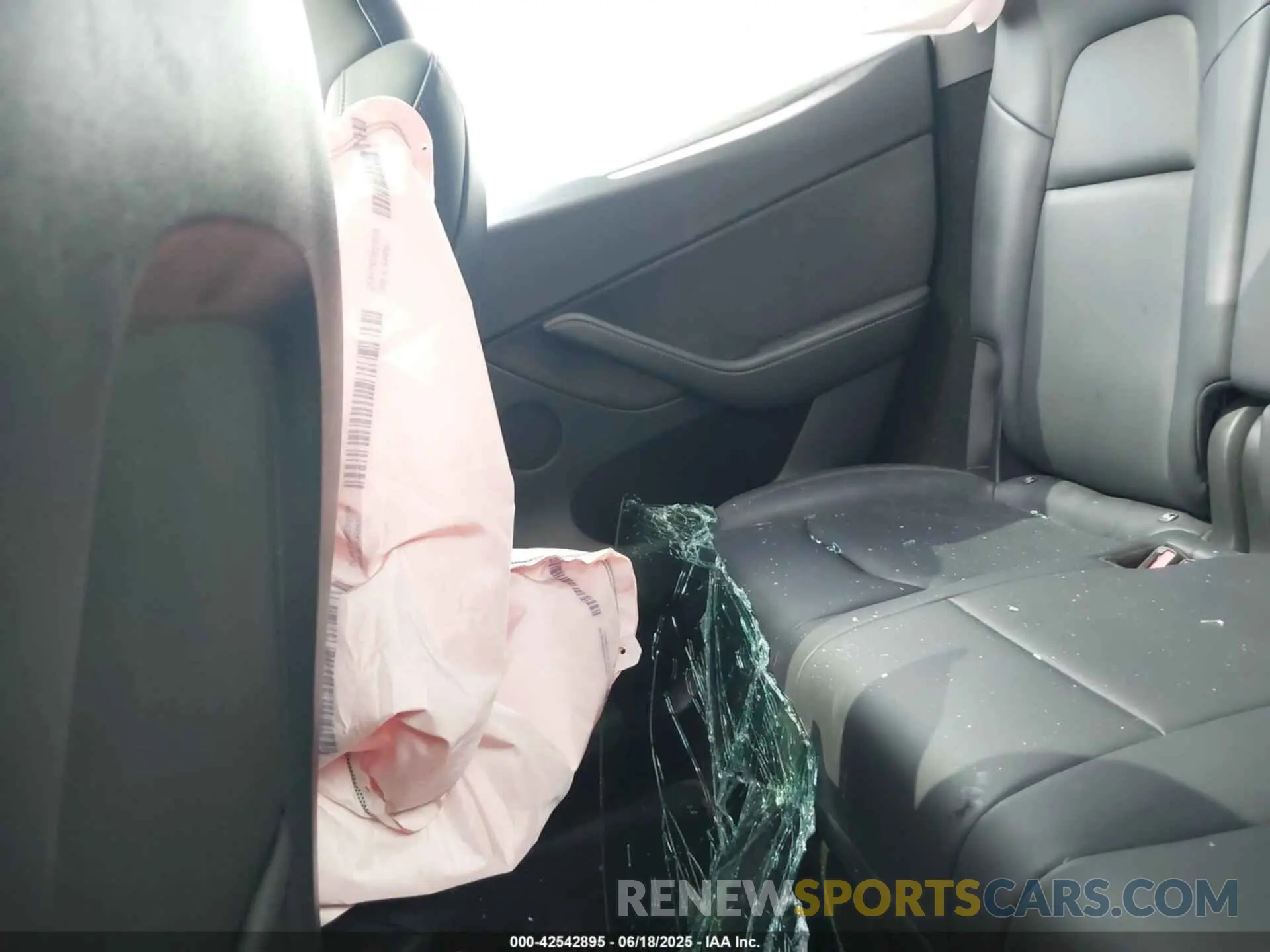 8 Photograph of a damaged car 7SAYGDEF9PF940492 TESLA MODEL Y 2023