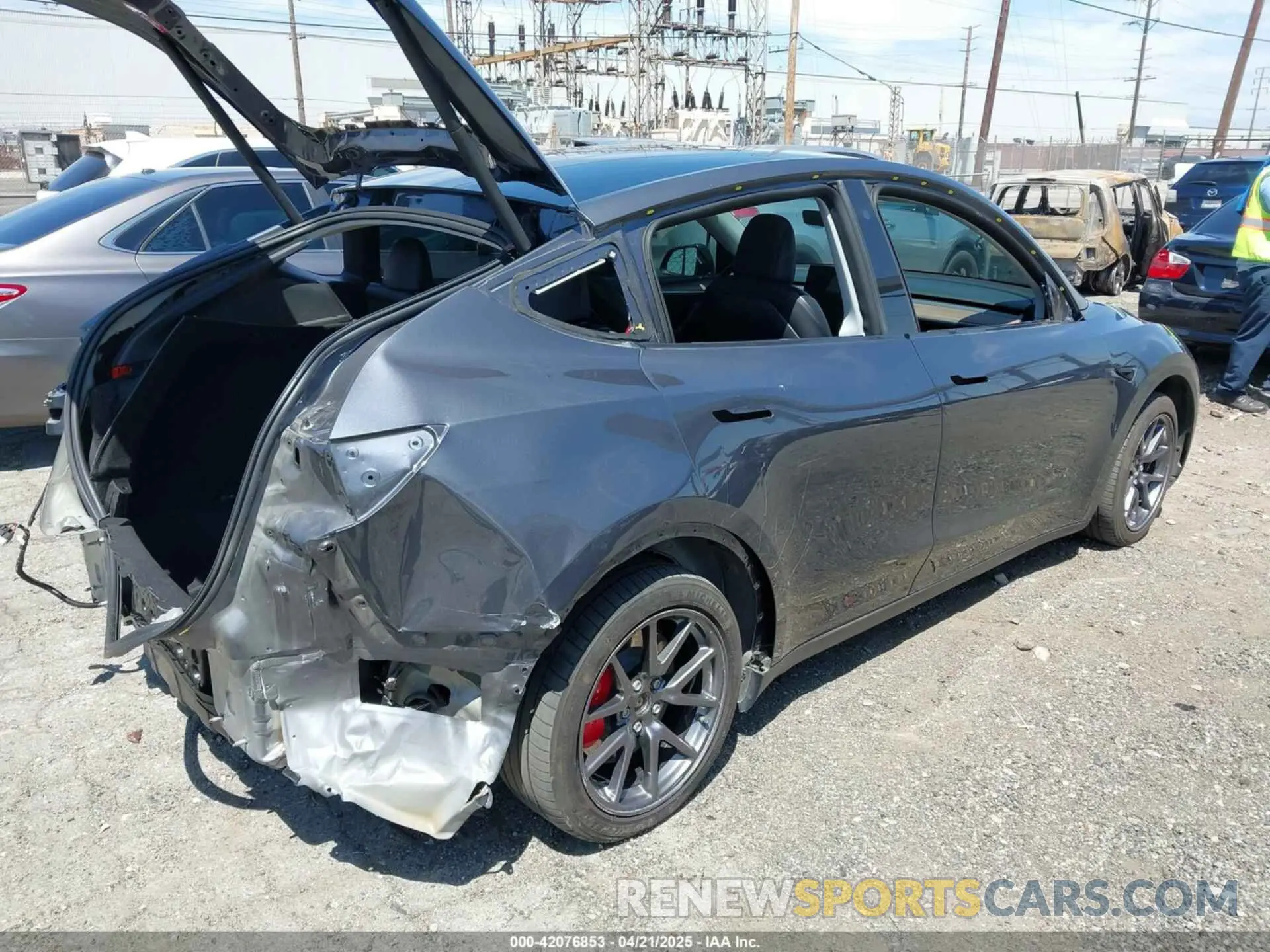 4 Фотография поврежденного автомобиля 7SAYGDEFXPF618668 TESLA MODEL Y 2023
