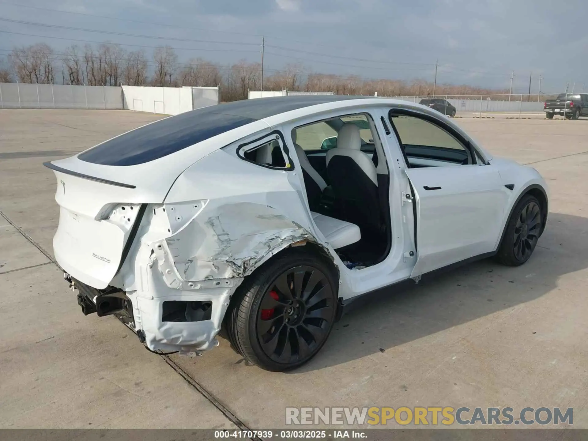 4 Фотография поврежденного автомобиля 7SAYGDEFXPF661889 TESLA MODEL Y 2023