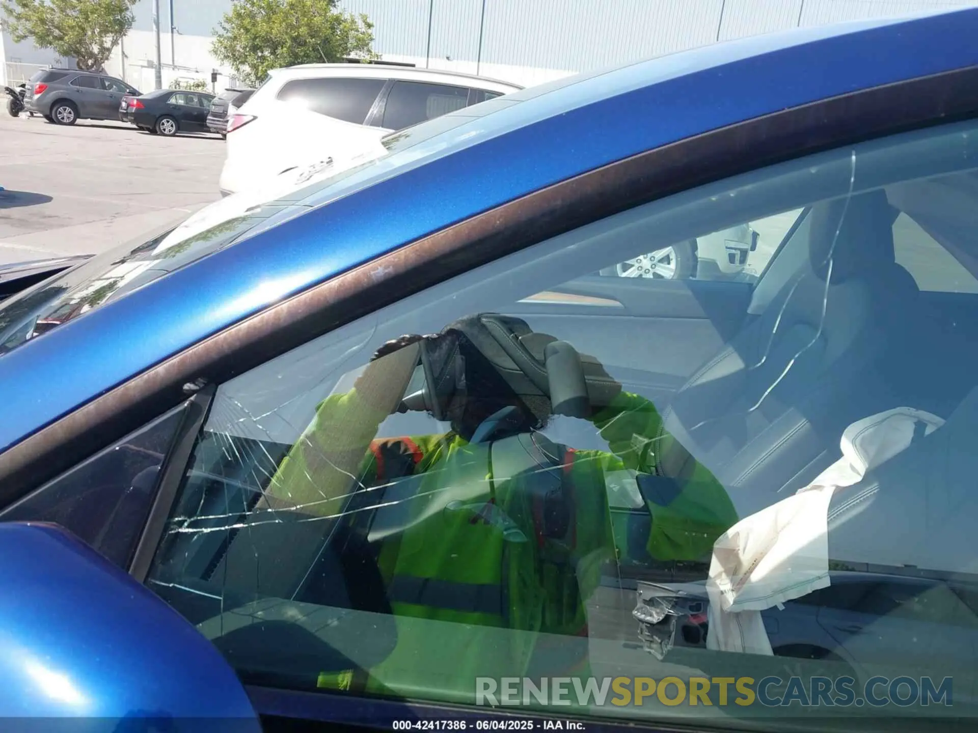 19 Photograph of a damaged car 7SAYGDEFXPF712033 TESLA MODEL Y 2023