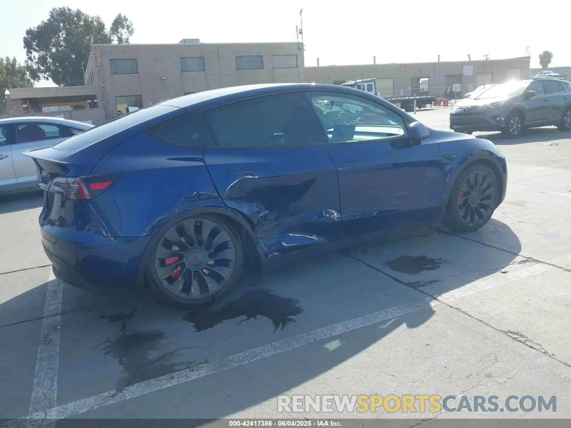 4 Photograph of a damaged car 7SAYGDEFXPF712033 TESLA MODEL Y 2023