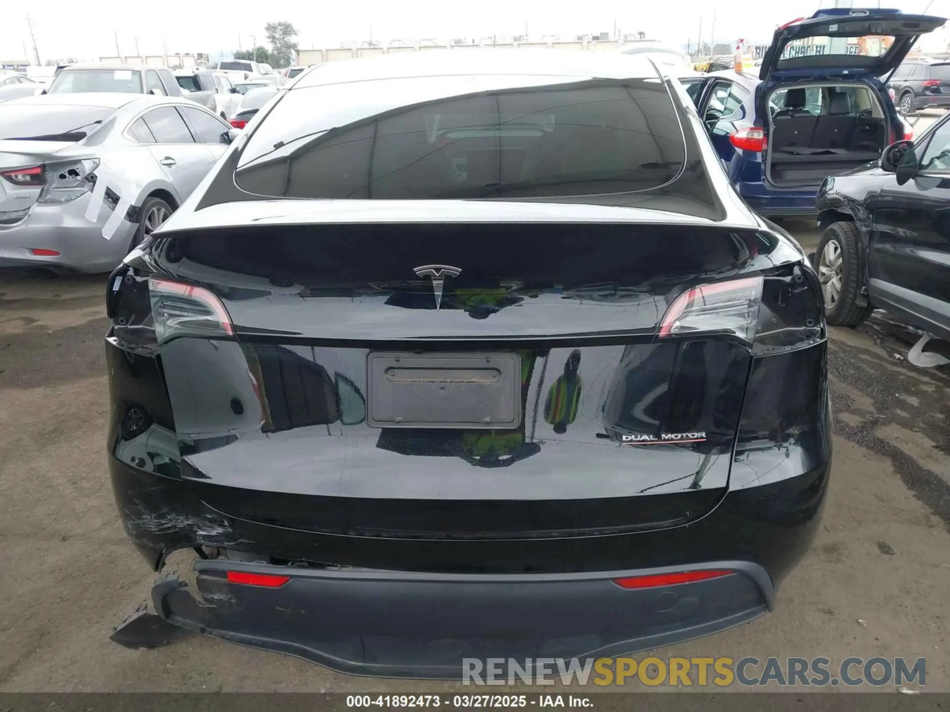 17 Photograph of a damaged car 7SAYGDEFXPF833273 TESLA MODEL Y 2023