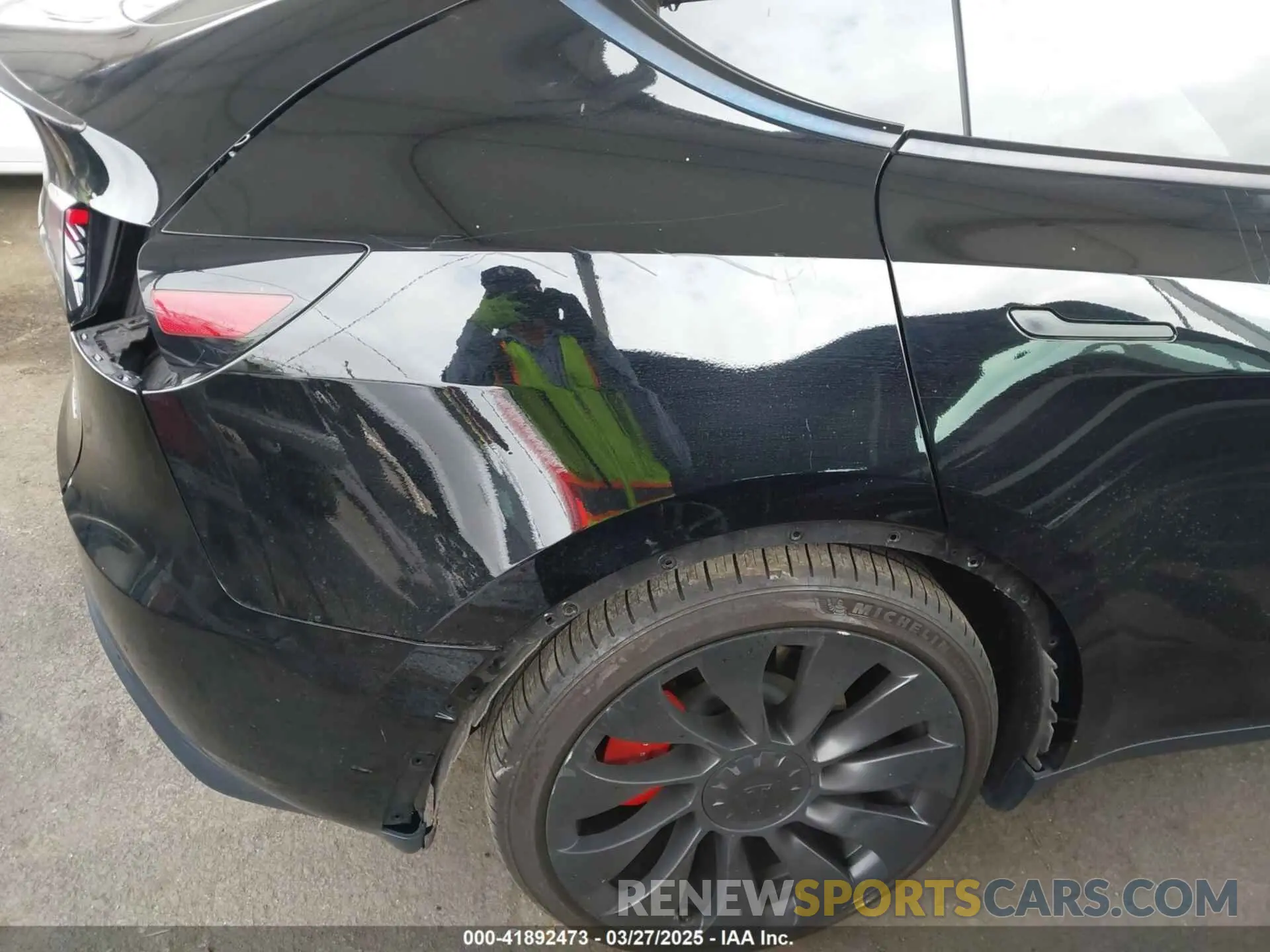 21 Photograph of a damaged car 7SAYGDEFXPF833273 TESLA MODEL Y 2023