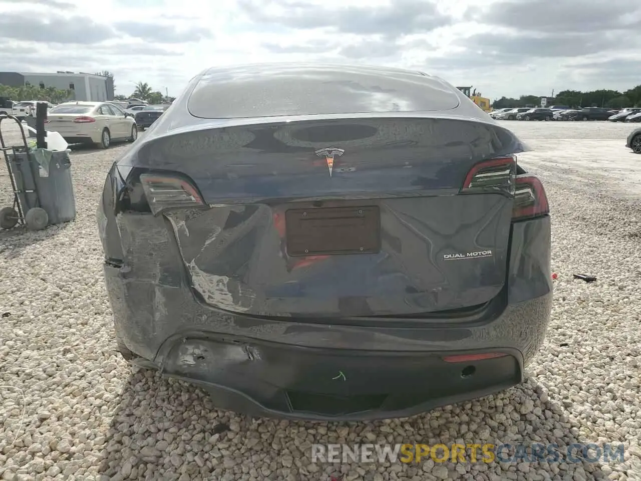 6 Photograph of a damaged car 7SAYGDEFXPF967443 TESLA MODEL Y 2023