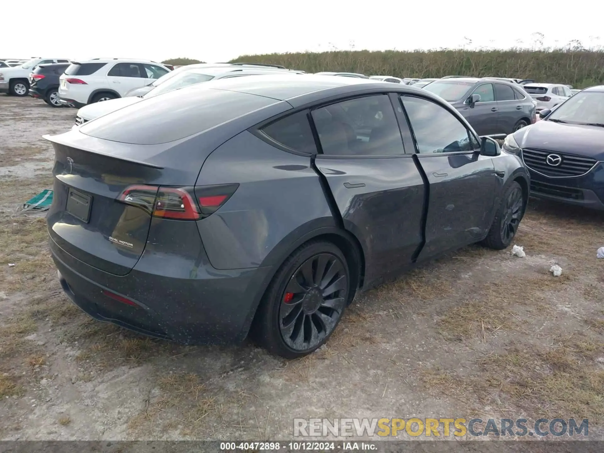 4 Photograph of a damaged car 7SAYGDEFXPF978345 TESLA MODEL Y 2023