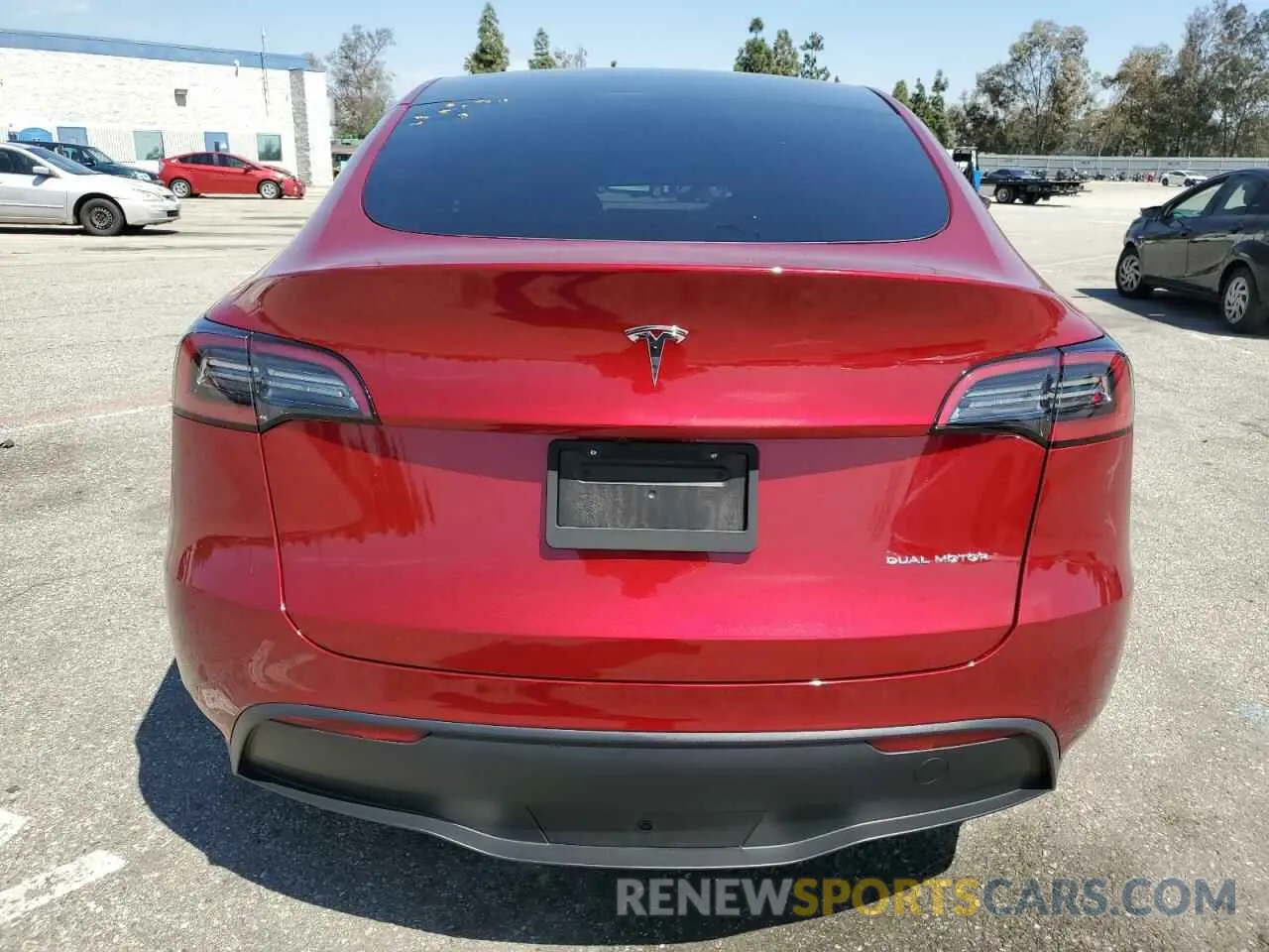 6 Photograph of a damaged car 7SAYGAEE0RF016323 TESLA MODEL Y 2024