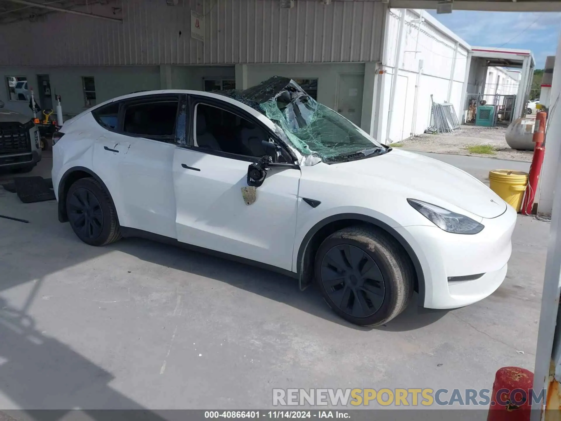 1 Photograph of a damaged car 7SAYGAEE0RF100657 TESLA MODEL Y 2024