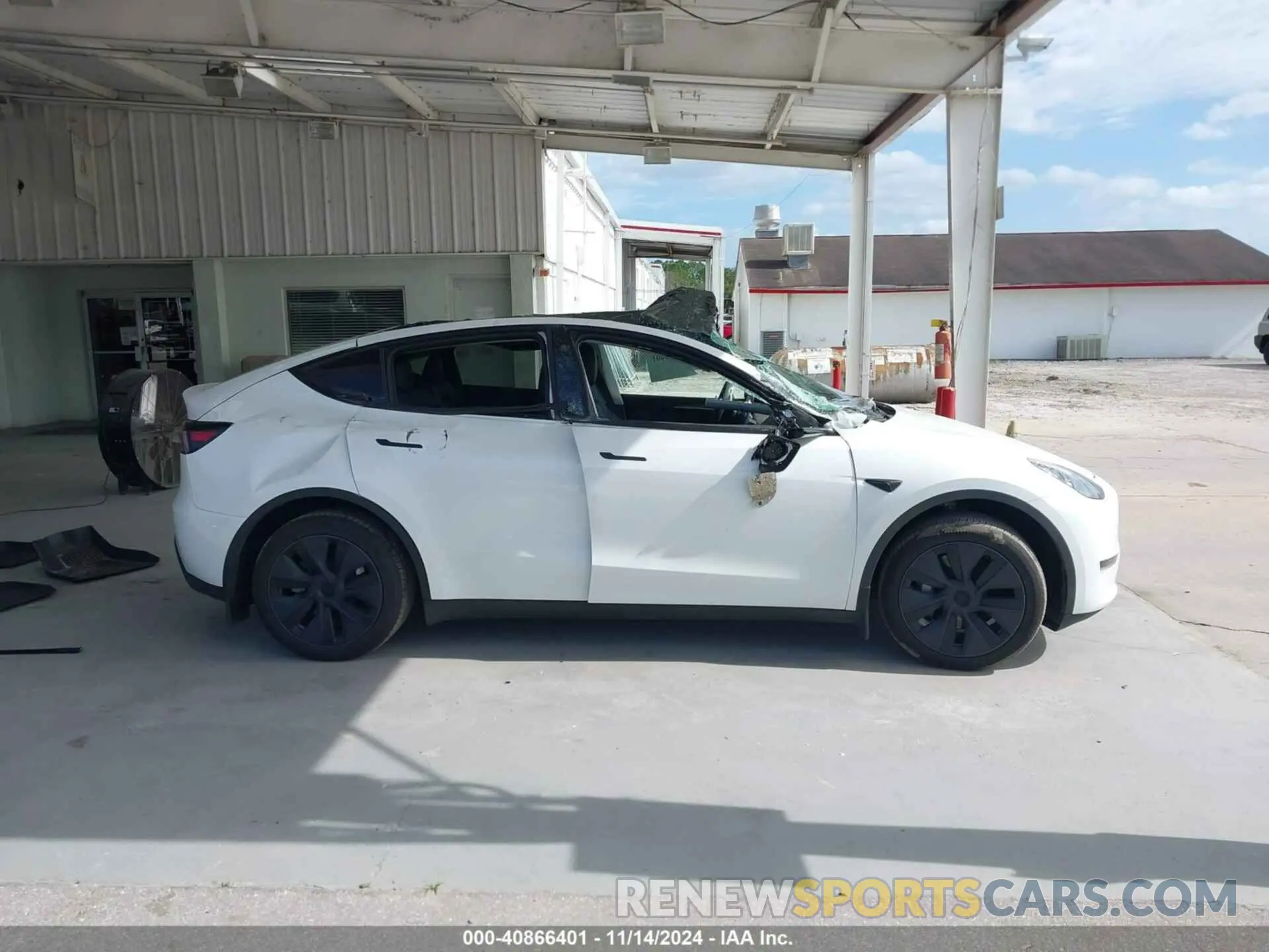13 Photograph of a damaged car 7SAYGAEE0RF100657 TESLA MODEL Y 2024