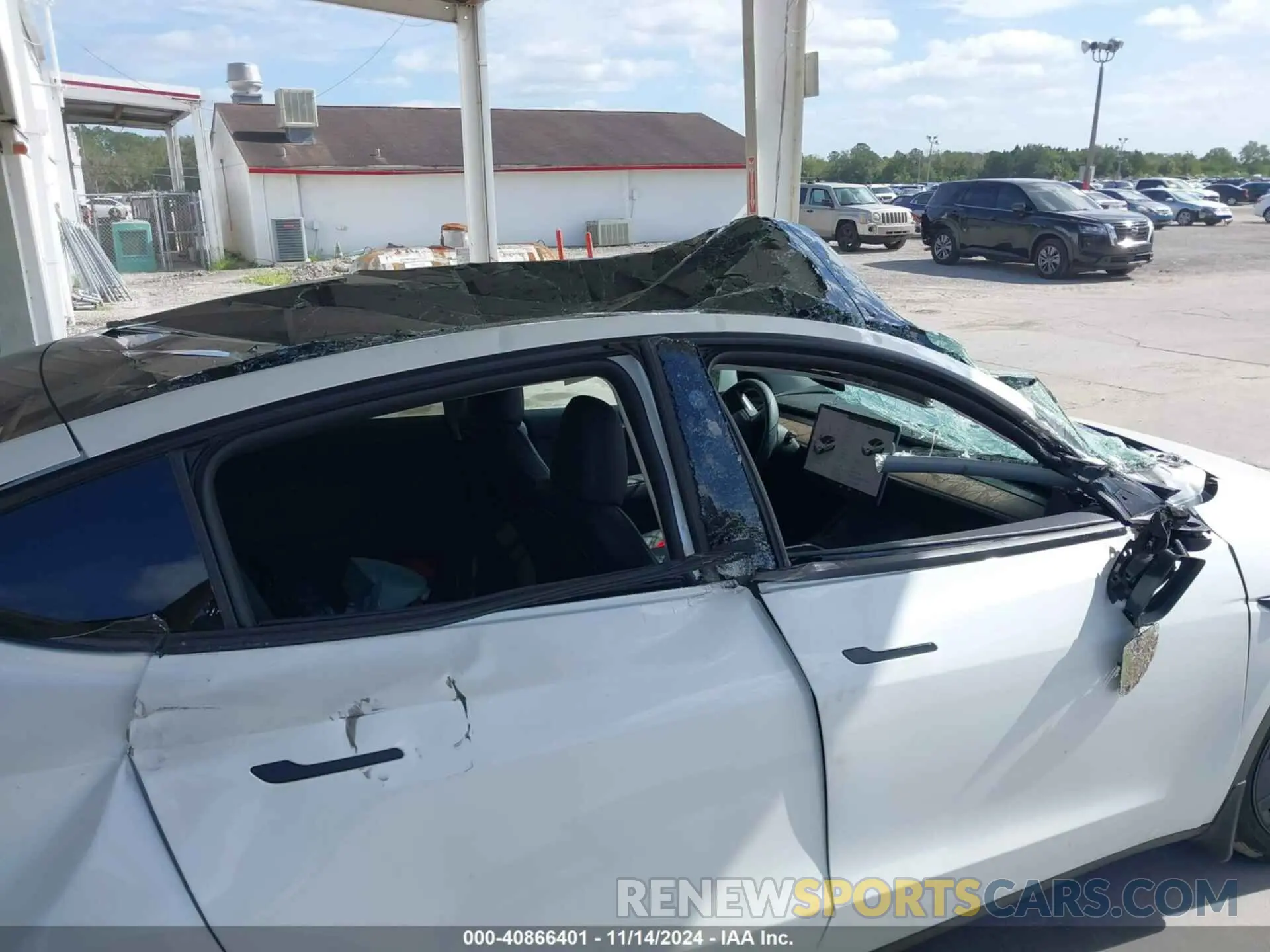 6 Photograph of a damaged car 7SAYGAEE0RF100657 TESLA MODEL Y 2024