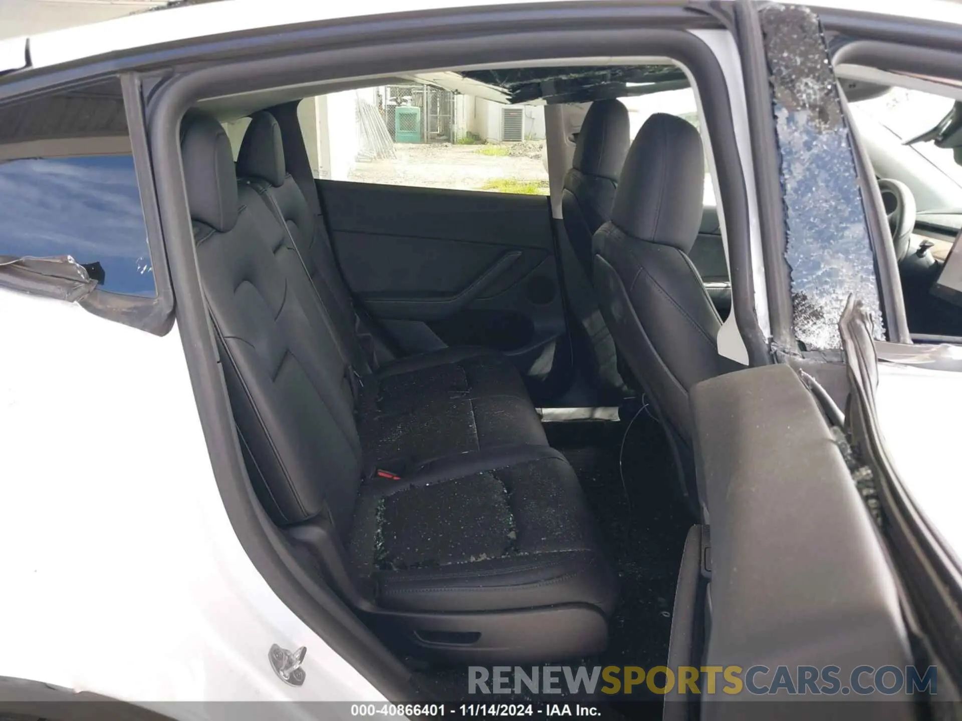 8 Photograph of a damaged car 7SAYGAEE0RF100657 TESLA MODEL Y 2024