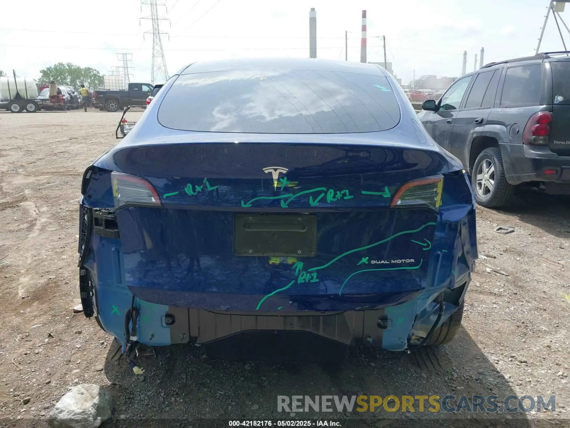 17 Photograph of a damaged car 7SAYGAEE0RF212018 TESLA MODEL Y 2024