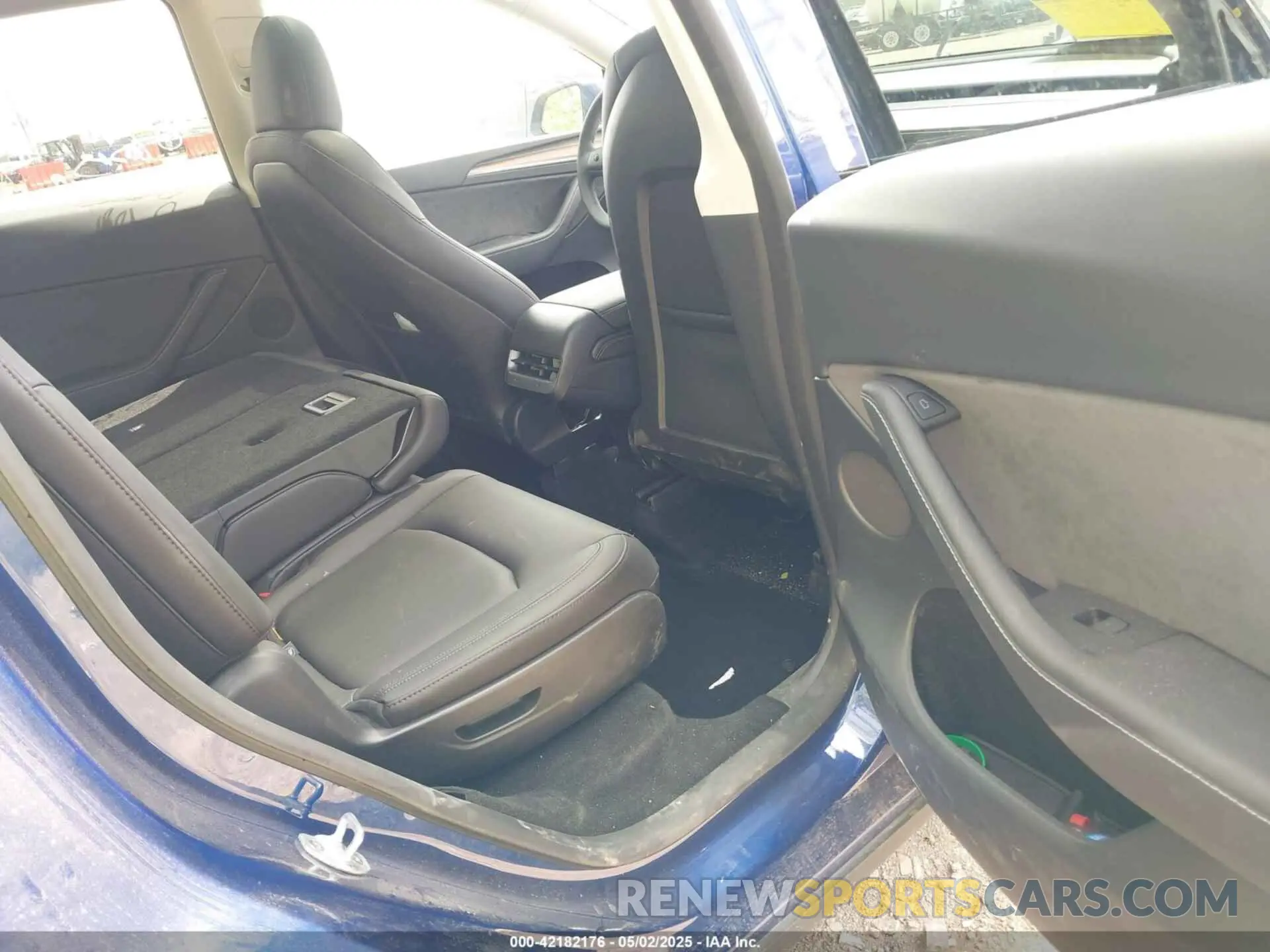 8 Photograph of a damaged car 7SAYGAEE0RF212018 TESLA MODEL Y 2024