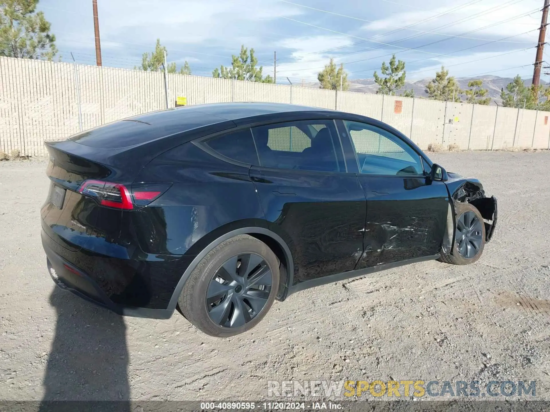 4 Photograph of a damaged car 7SAYGAEE1RF113790 TESLA MODEL Y 2024
