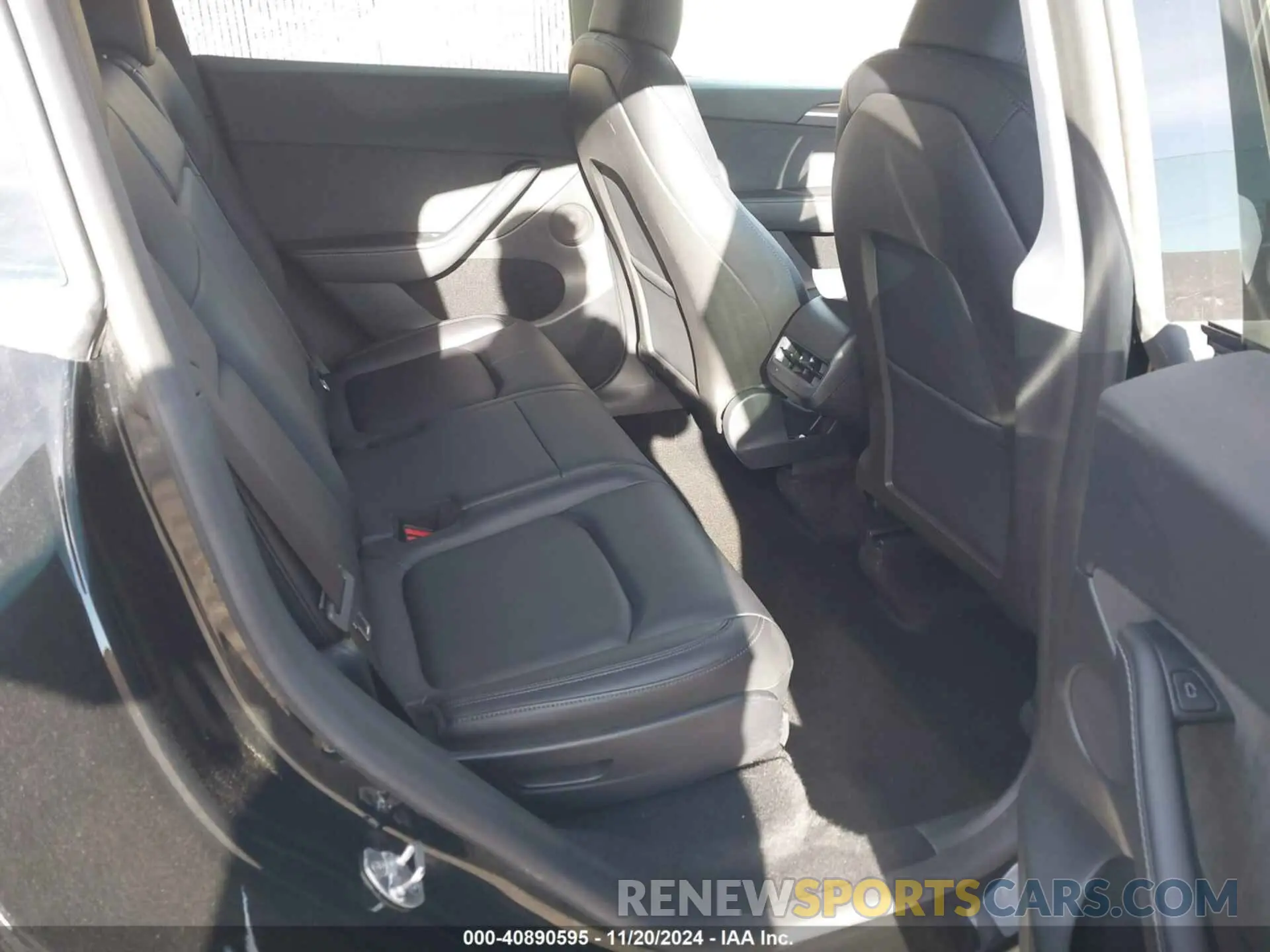 8 Photograph of a damaged car 7SAYGAEE1RF113790 TESLA MODEL Y 2024