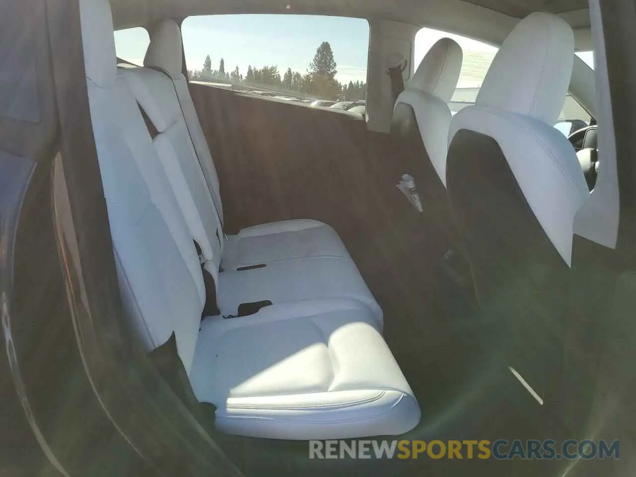 10 Photograph of a damaged car 7SAYGAEE2RF080993 TESLA MODEL Y 2024