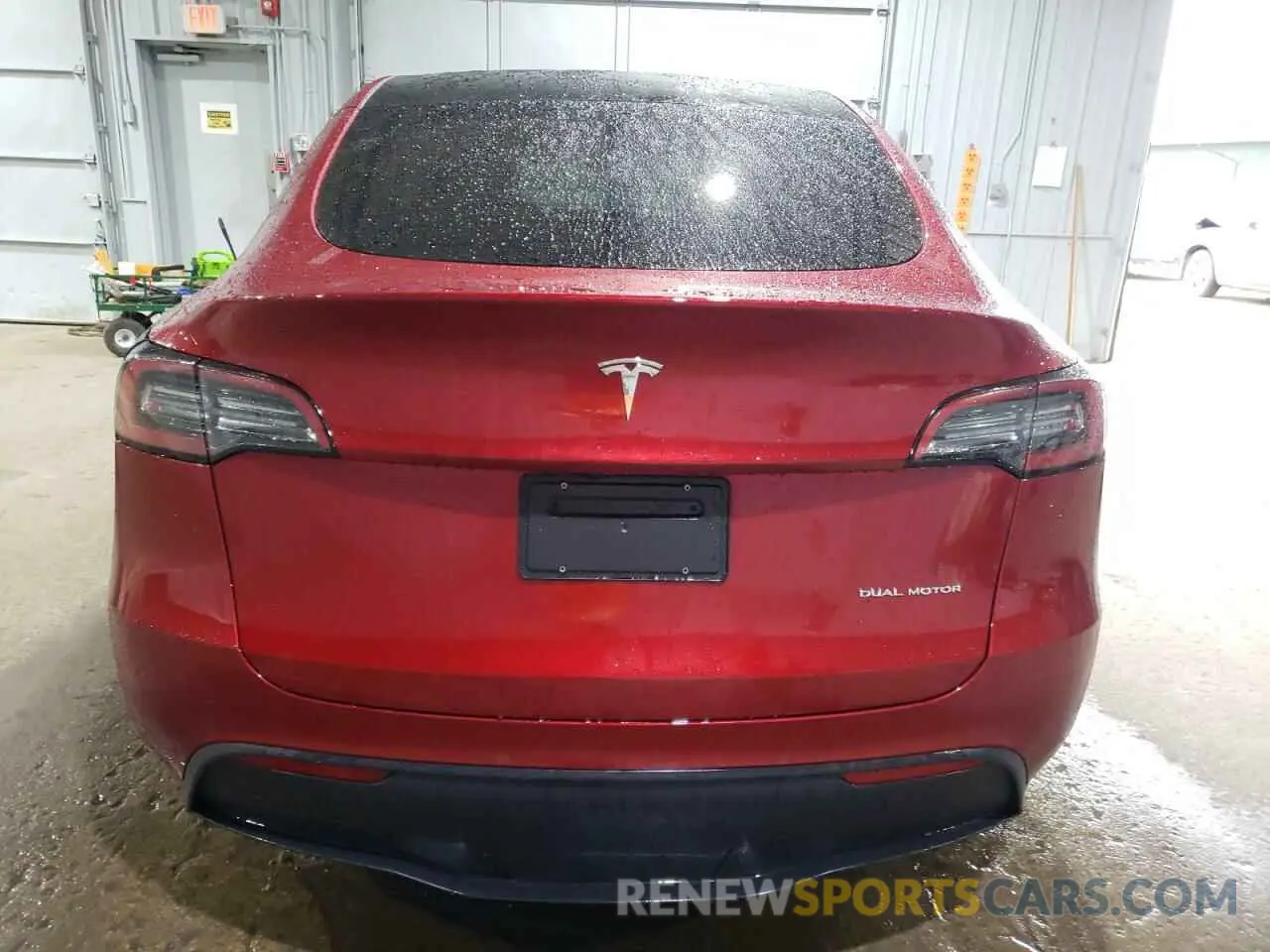 6 Photograph of a damaged car 7SAYGAEE2RF121249 TESLA MODEL Y 2024