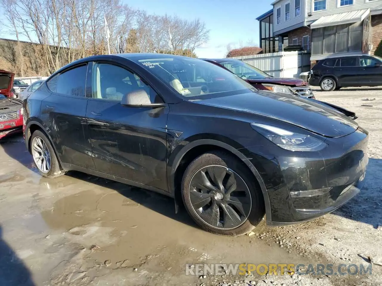 4 Photograph of a damaged car 7SAYGAEE2RF981250 TESLA MODEL Y 2024