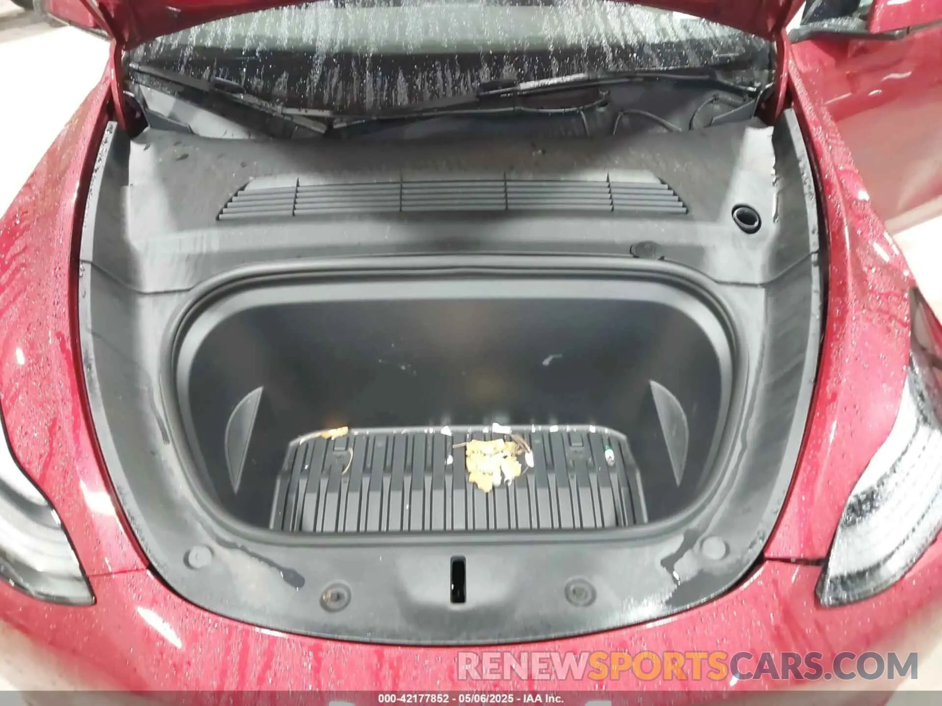 10 Photograph of a damaged car 7SAYGAEE2RF986206 TESLA MODEL Y 2024
