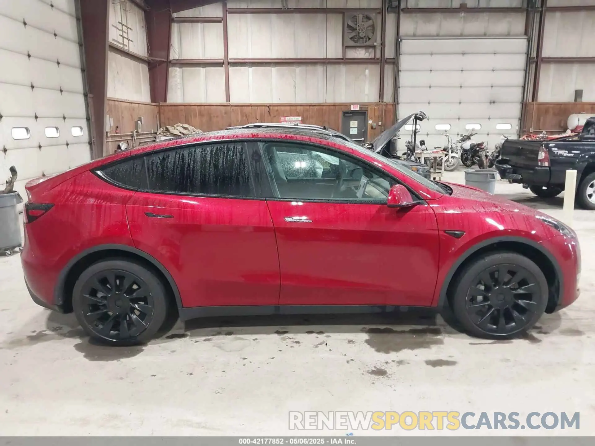 12 Photograph of a damaged car 7SAYGAEE2RF986206 TESLA MODEL Y 2024