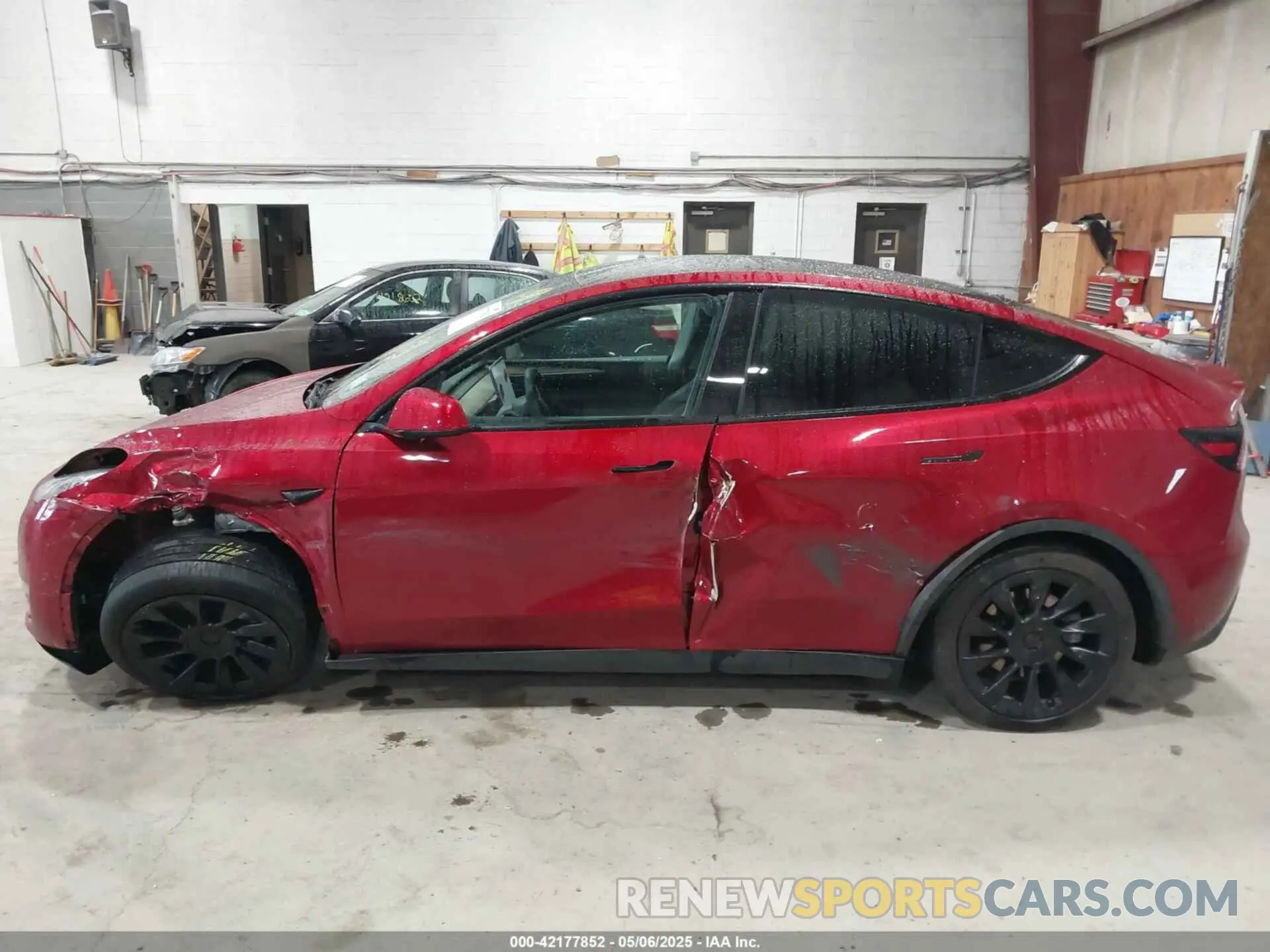 13 Photograph of a damaged car 7SAYGAEE2RF986206 TESLA MODEL Y 2024