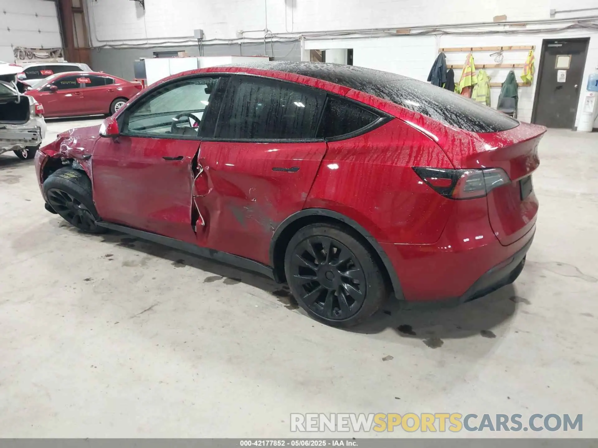 3 Photograph of a damaged car 7SAYGAEE2RF986206 TESLA MODEL Y 2024